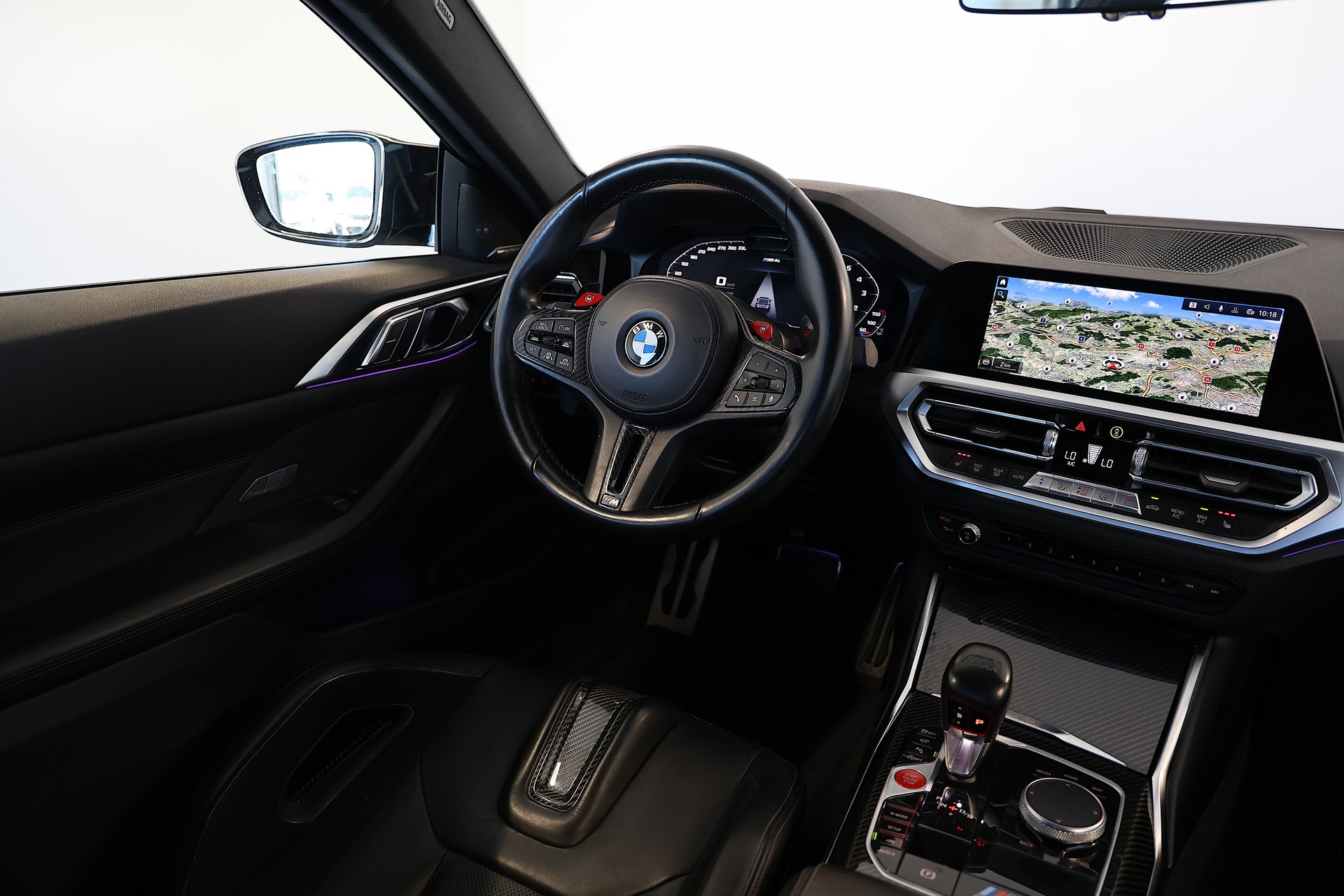 BMW M4 Competition Coupé *CH-Fahrzeug* *Voll-Carbon* *Schalensitze*-image-17