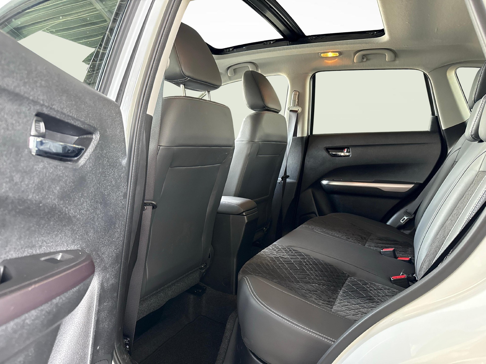 SUZUKI Vitara 1.4 T Compact Top Hybrid 4x4-image-10