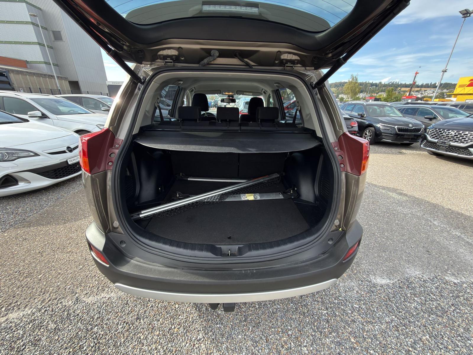 TOYOTA RAV4 2.2 D-4D 150 Style-image-17