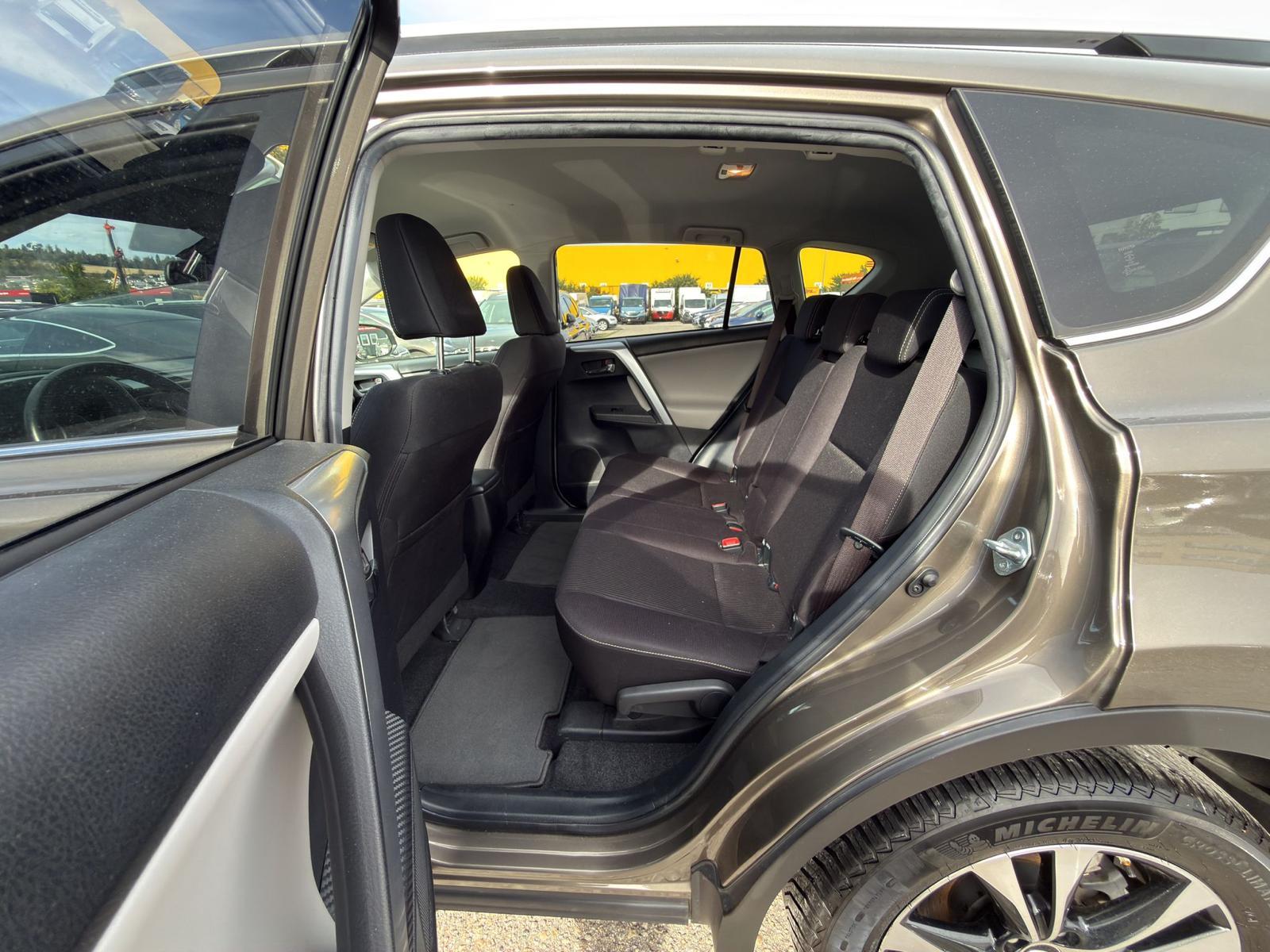 TOYOTA RAV4 2.2 D-4D 150 Style-image-12
