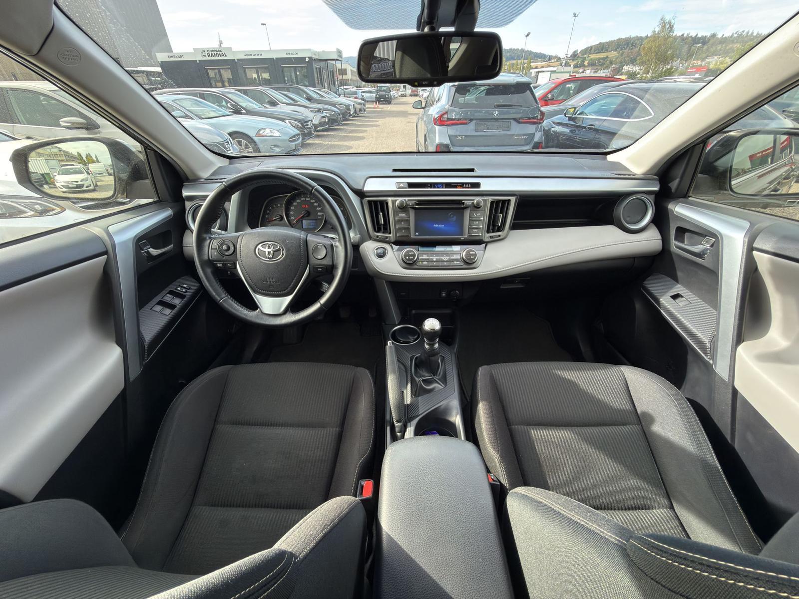 TOYOTA RAV4 2.2 D-4D 150 Style-image-9