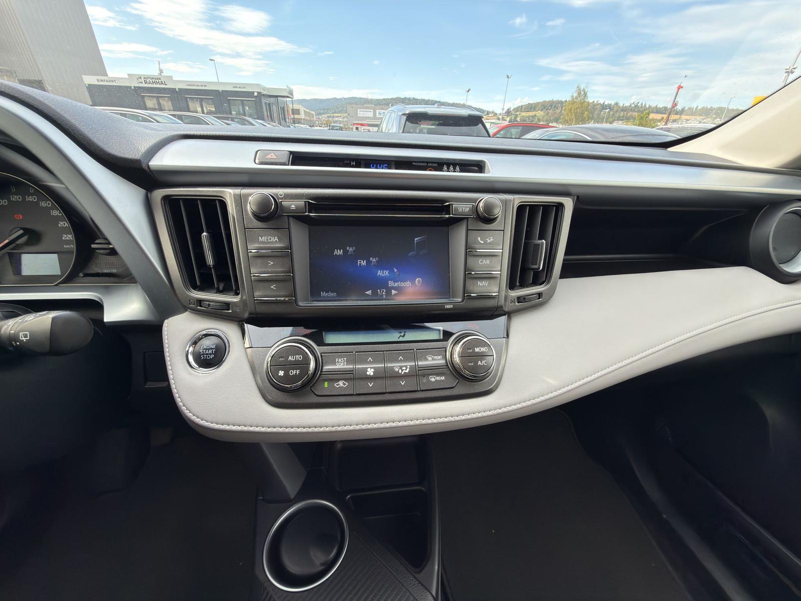 TOYOTA RAV4 2.2 D-4D 150 Style-image-14