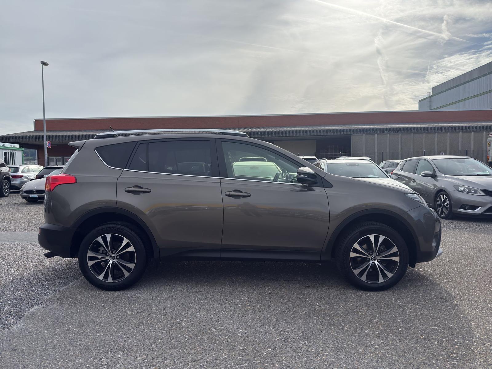 TOYOTA RAV4 2.2 D-4D 150 Style-image-7