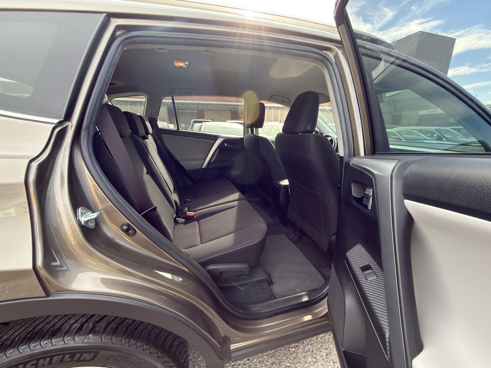 TOYOTA RAV4 2.2 D-4D 150 Style-image-11