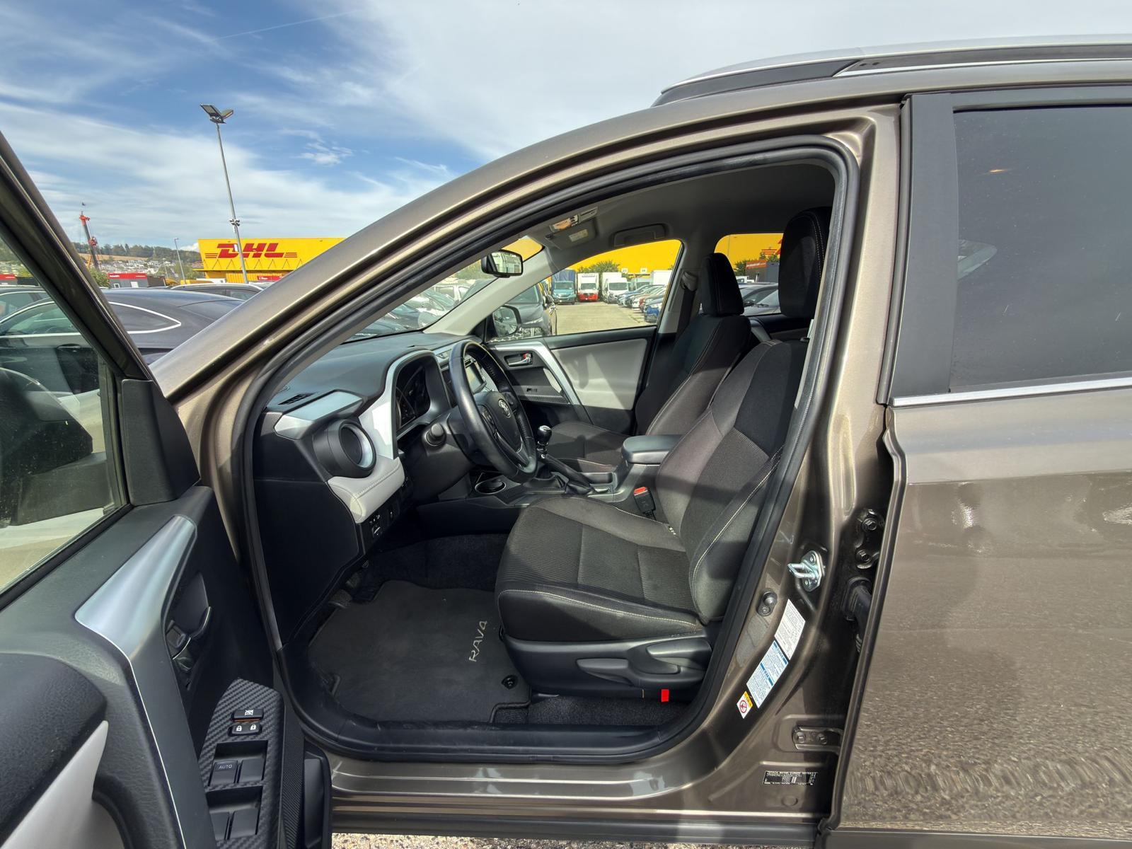 TOYOTA RAV4 2.2 D-4D 150 Style-image-8