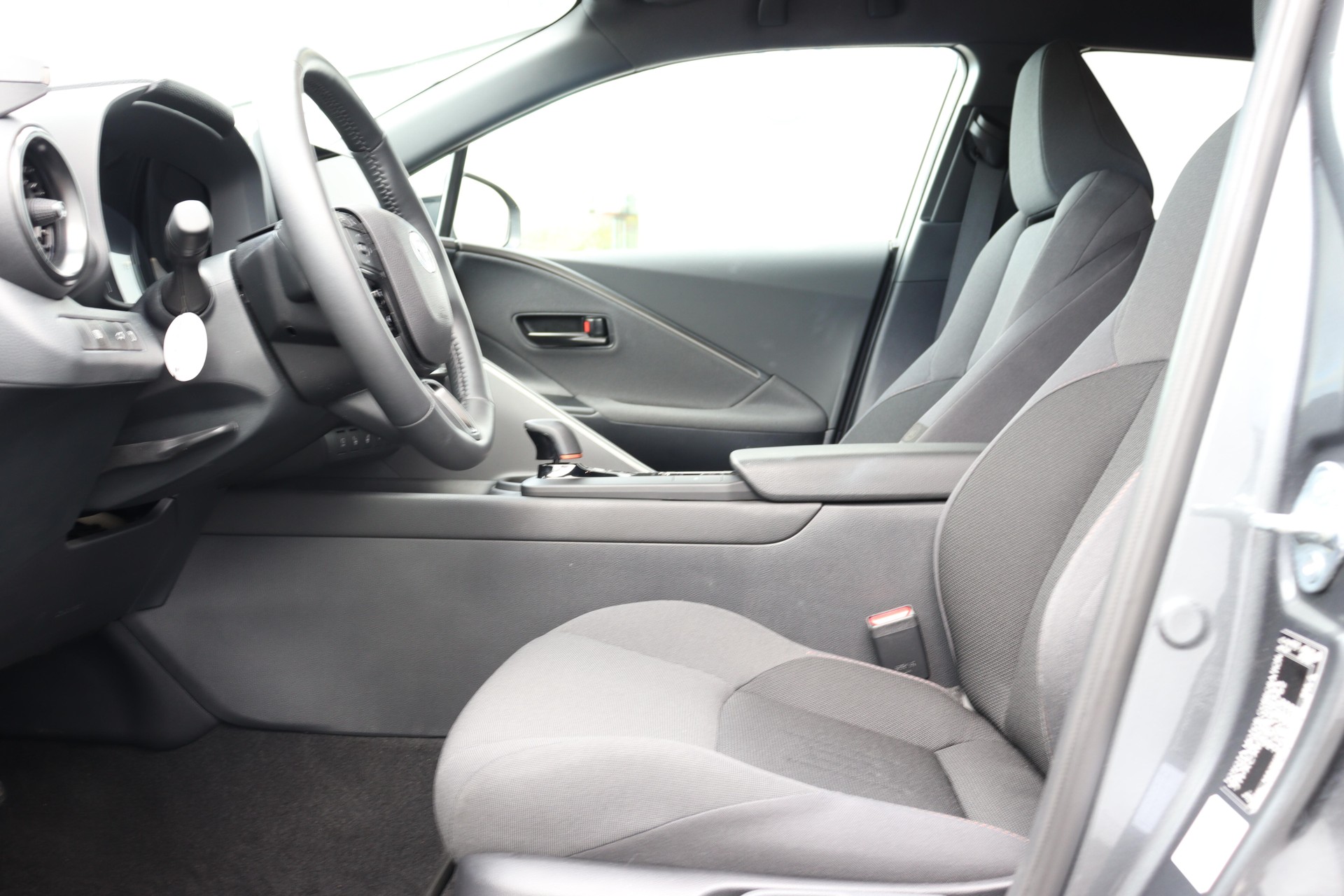 TOYOTA C-HR 2.0 HEV Trend 4x4-image-4