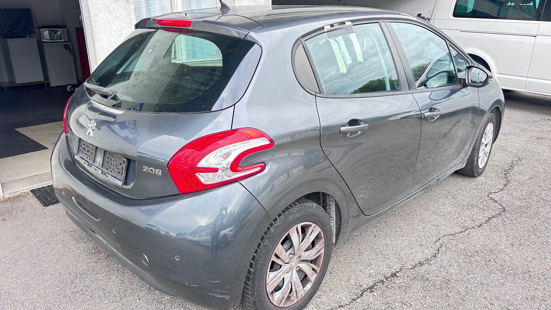 PEUGEOT 208 1.2 VTI Active-image-4