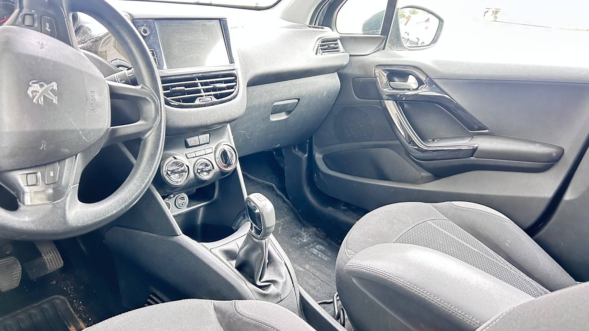 PEUGEOT 208 1.2 VTI Active-image-6