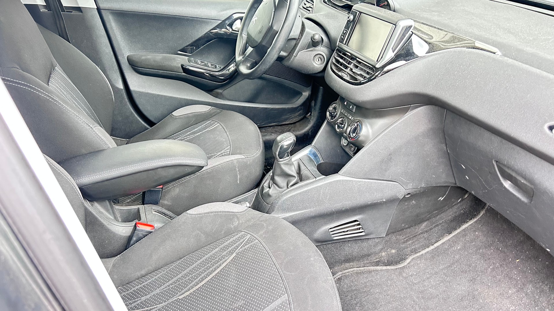 PEUGEOT 208 1.2 VTI Active-image-5