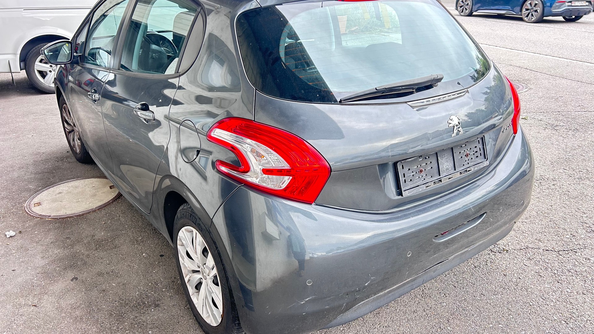 PEUGEOT 208 1.2 VTI Active-image-3