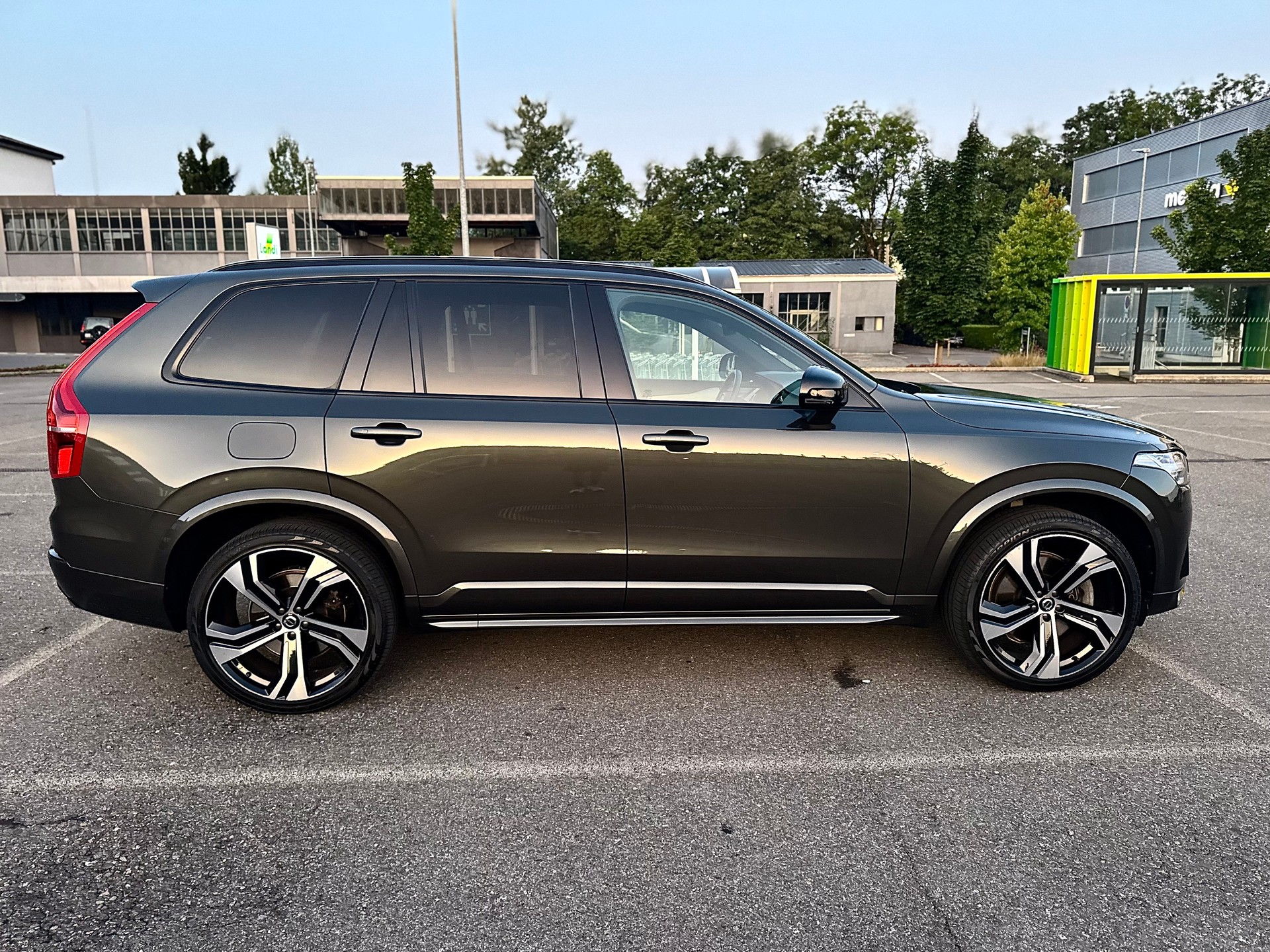 VOLVO 2.0 T8 TE R-Design 7P. eAWD-image-2