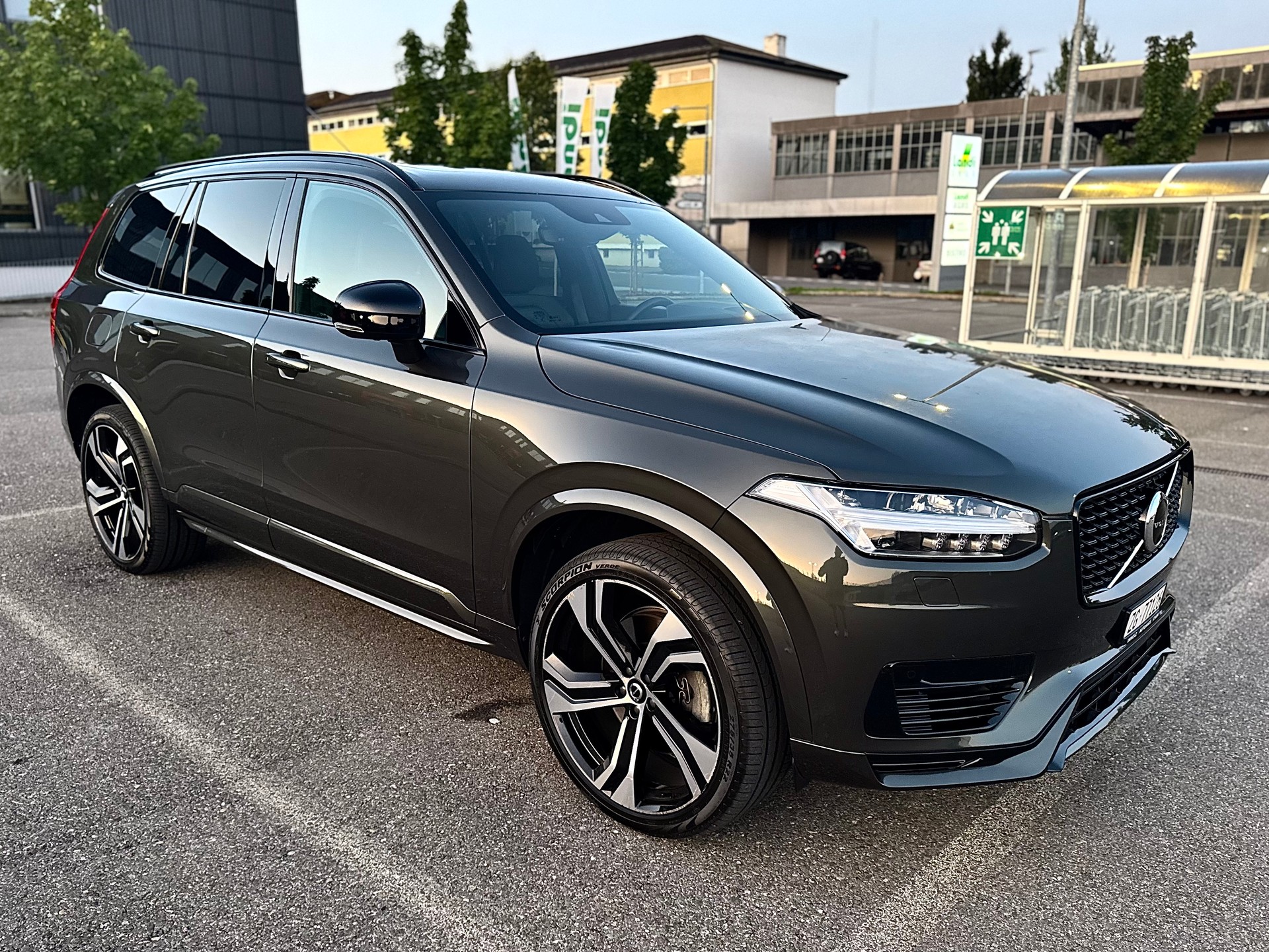 VOLVO 2.0 T8 TE R-Design 7P. eAWD-image-1