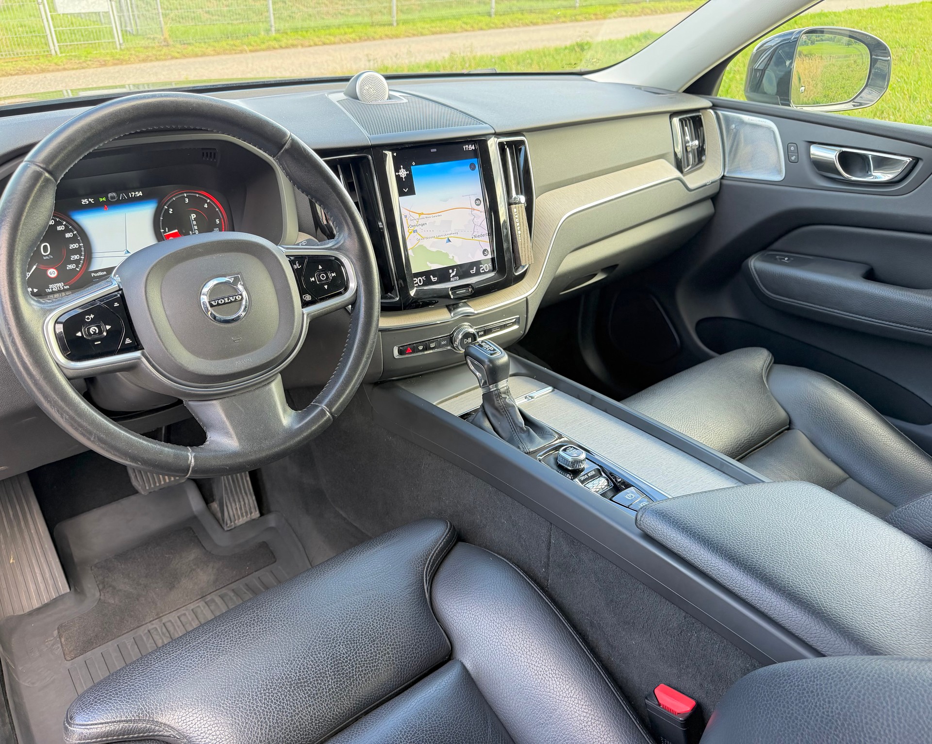 VOLVO 2.0 D4 Inscription AWD-image-3