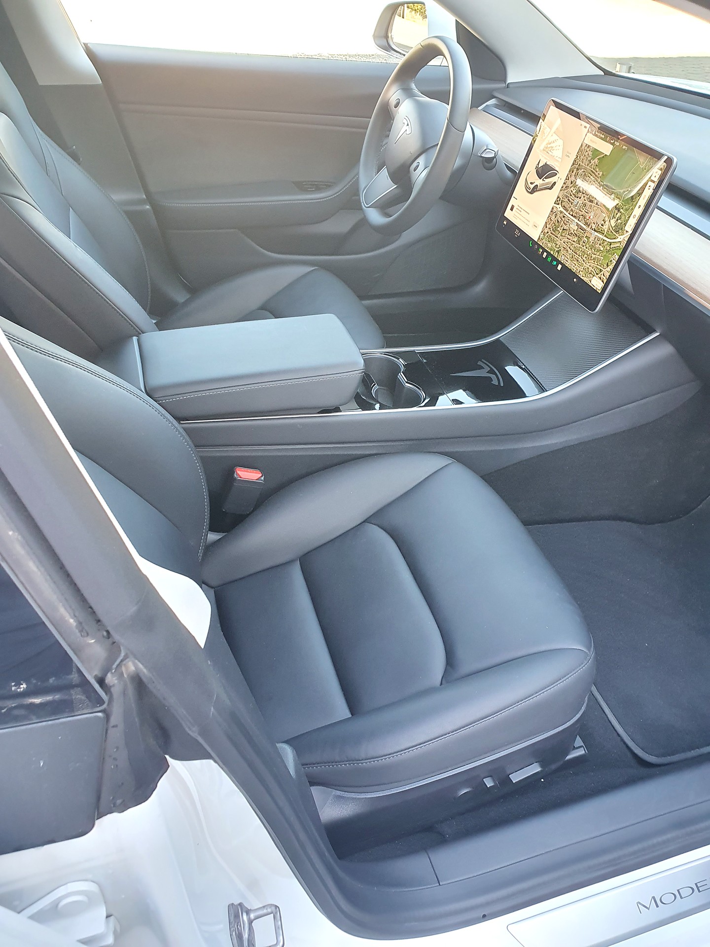TESLA Long Range Dual Motor (AWD)-image-5
