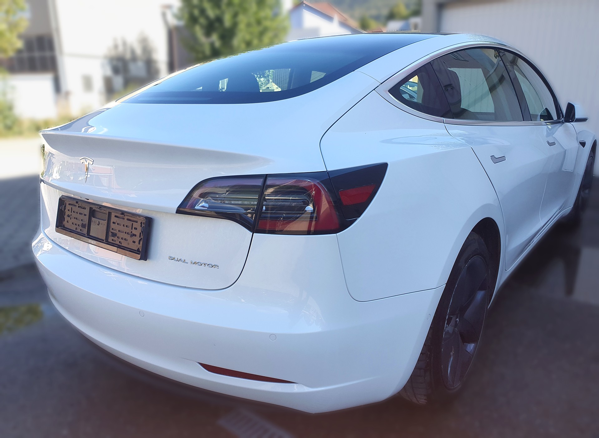 TESLA Long Range Dual Motor (AWD)-image-4