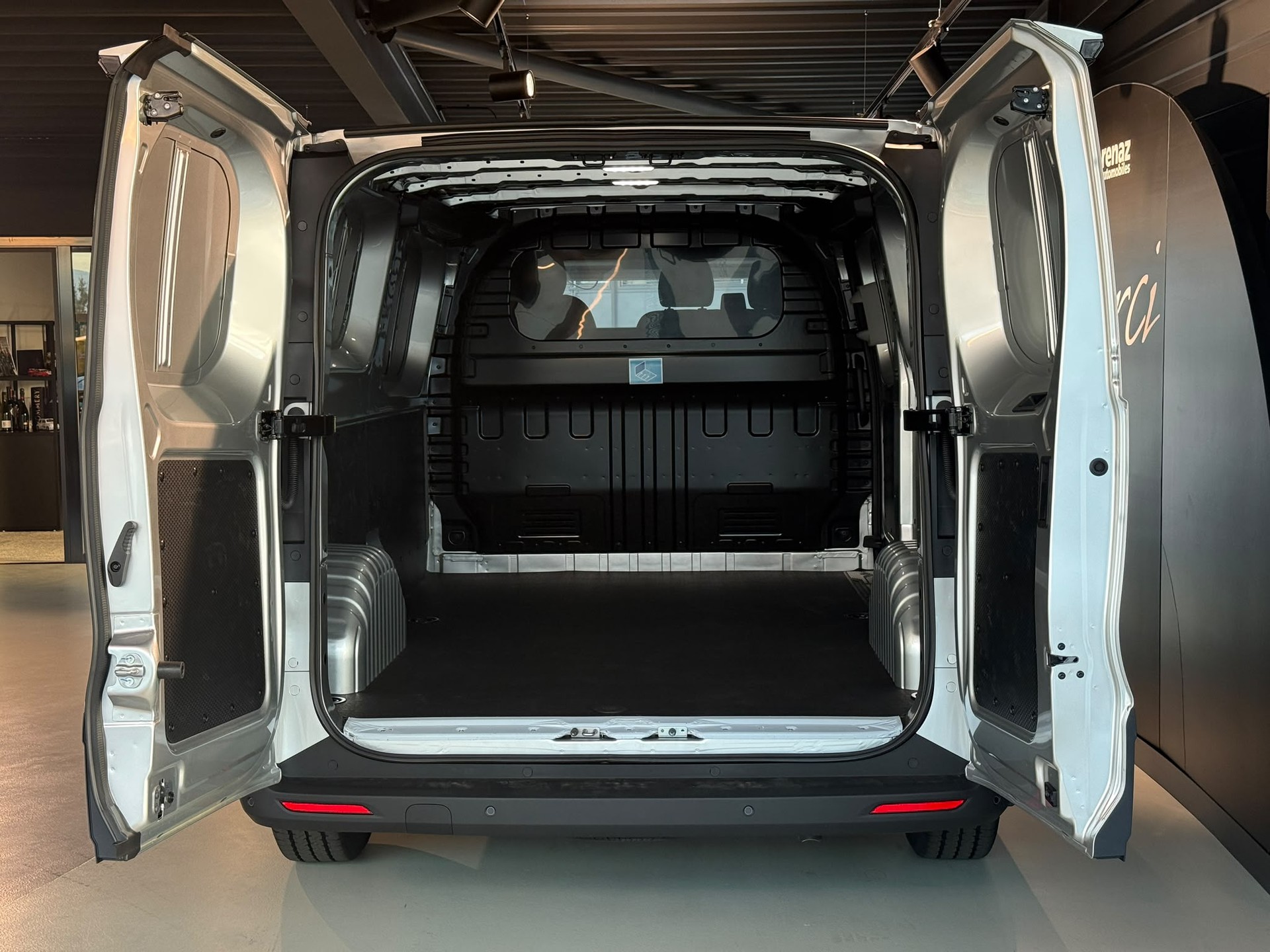 MAXUS Deliver 7 2.0D L2-image-7