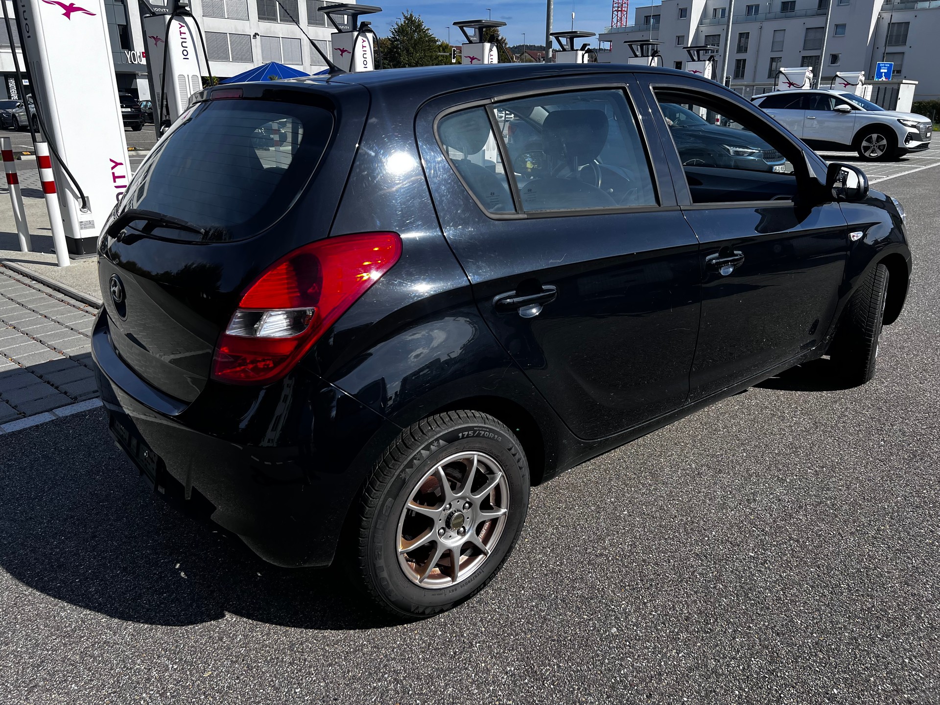 HYUNDAI i20 1.6 Premium-image-6