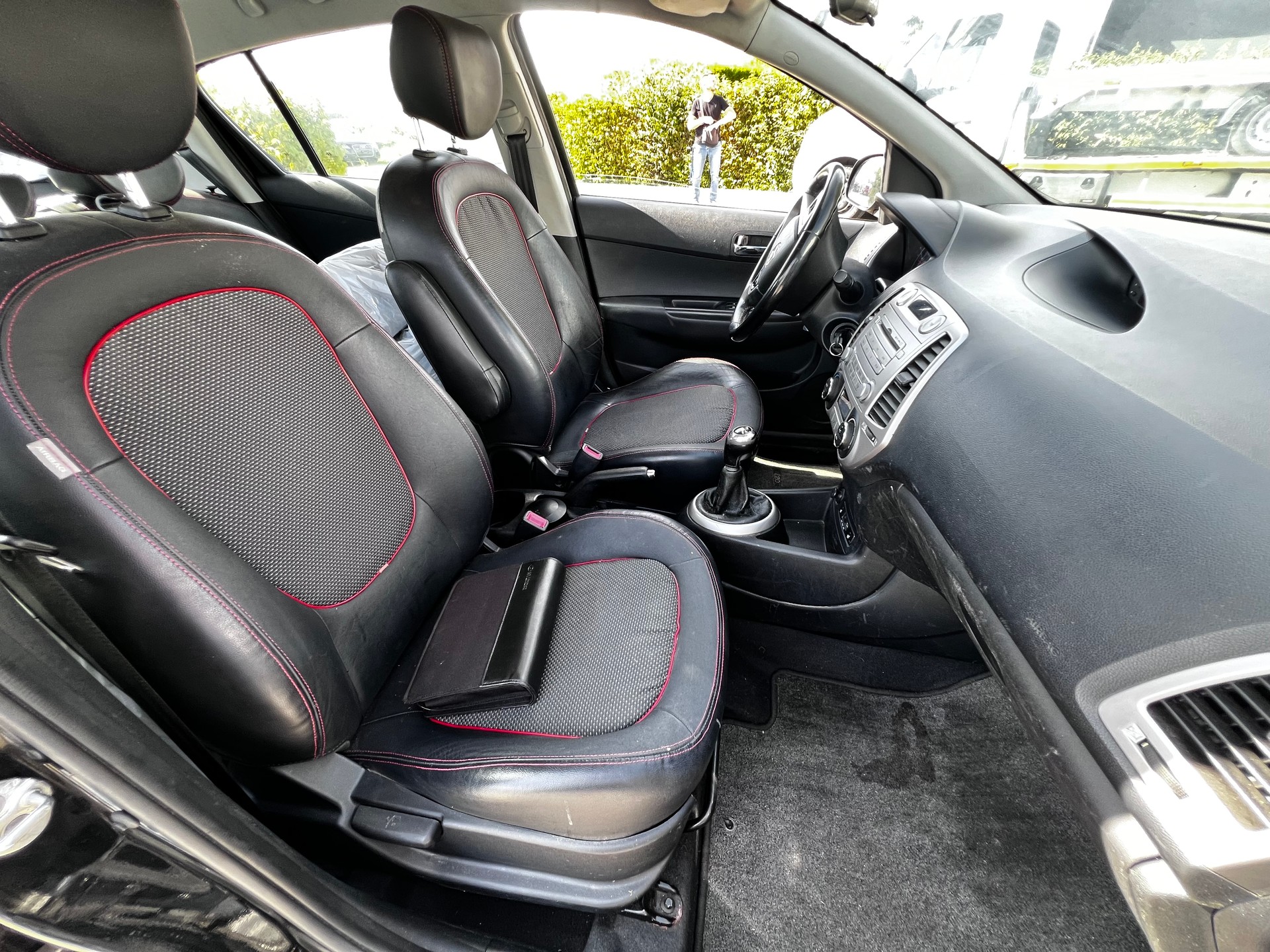 HYUNDAI i20 1.6 Premium-image-8