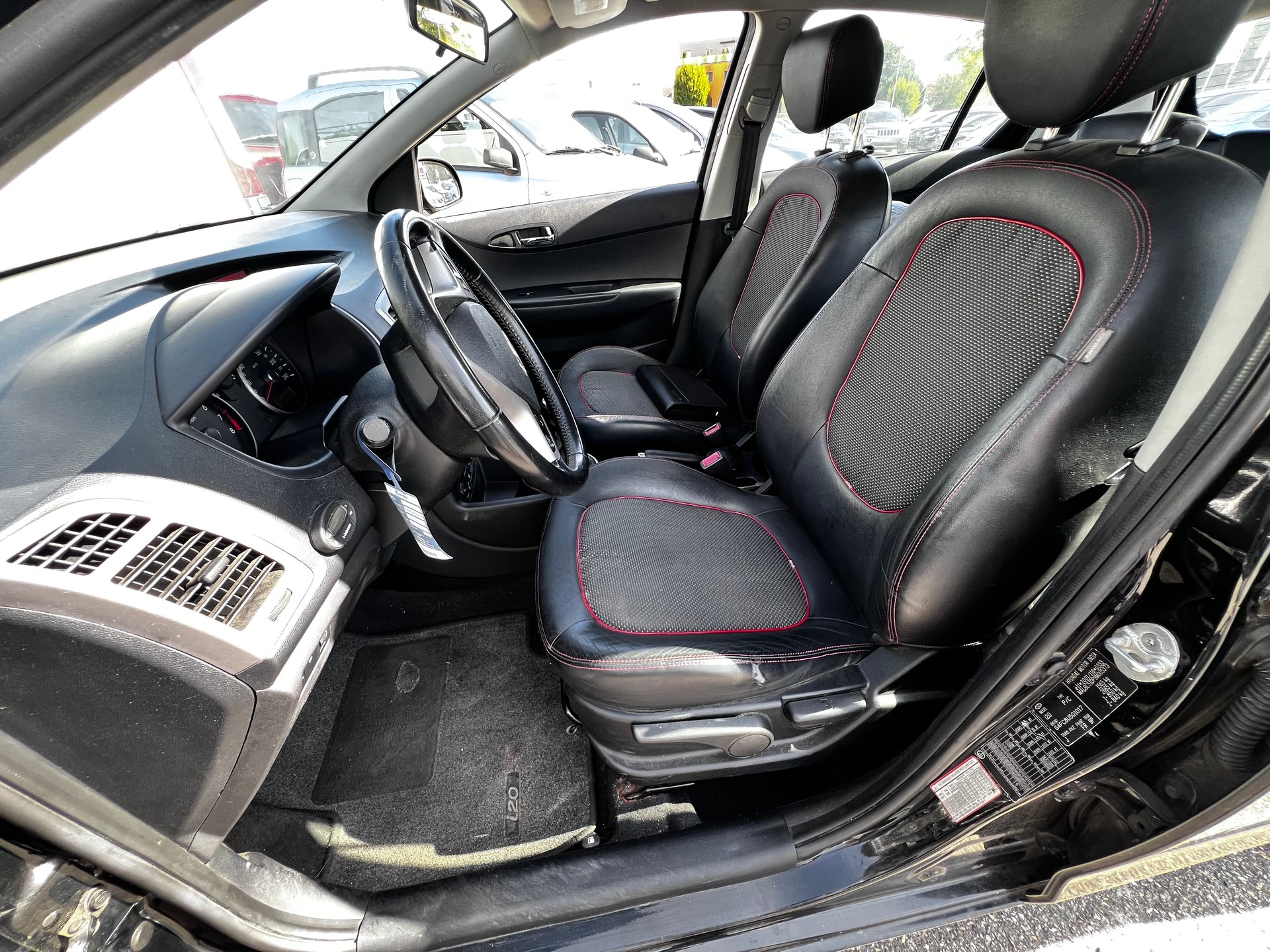 HYUNDAI i20 1.6 Premium-image-9
