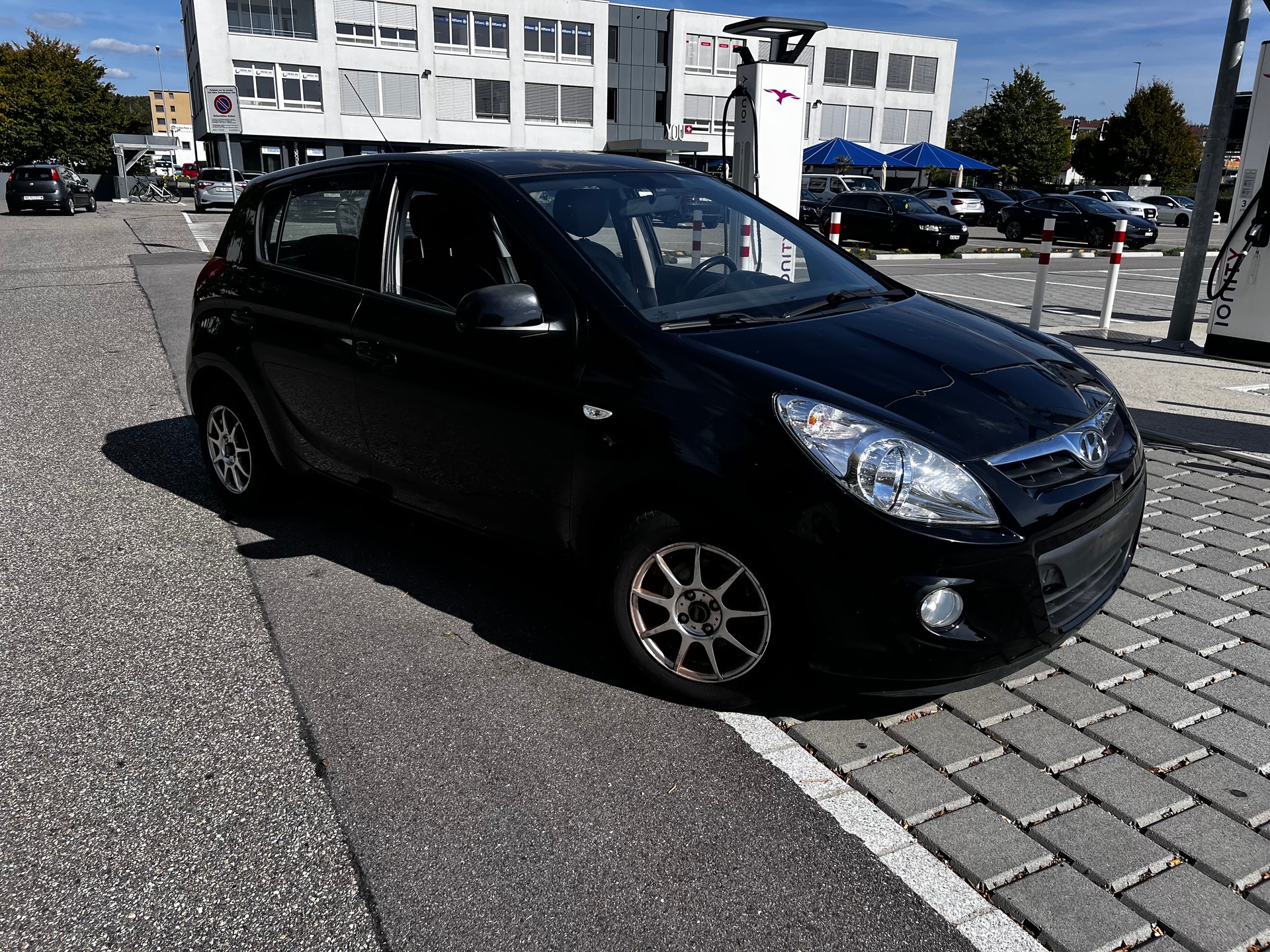 HYUNDAI i20 1.6 Premium-image-1