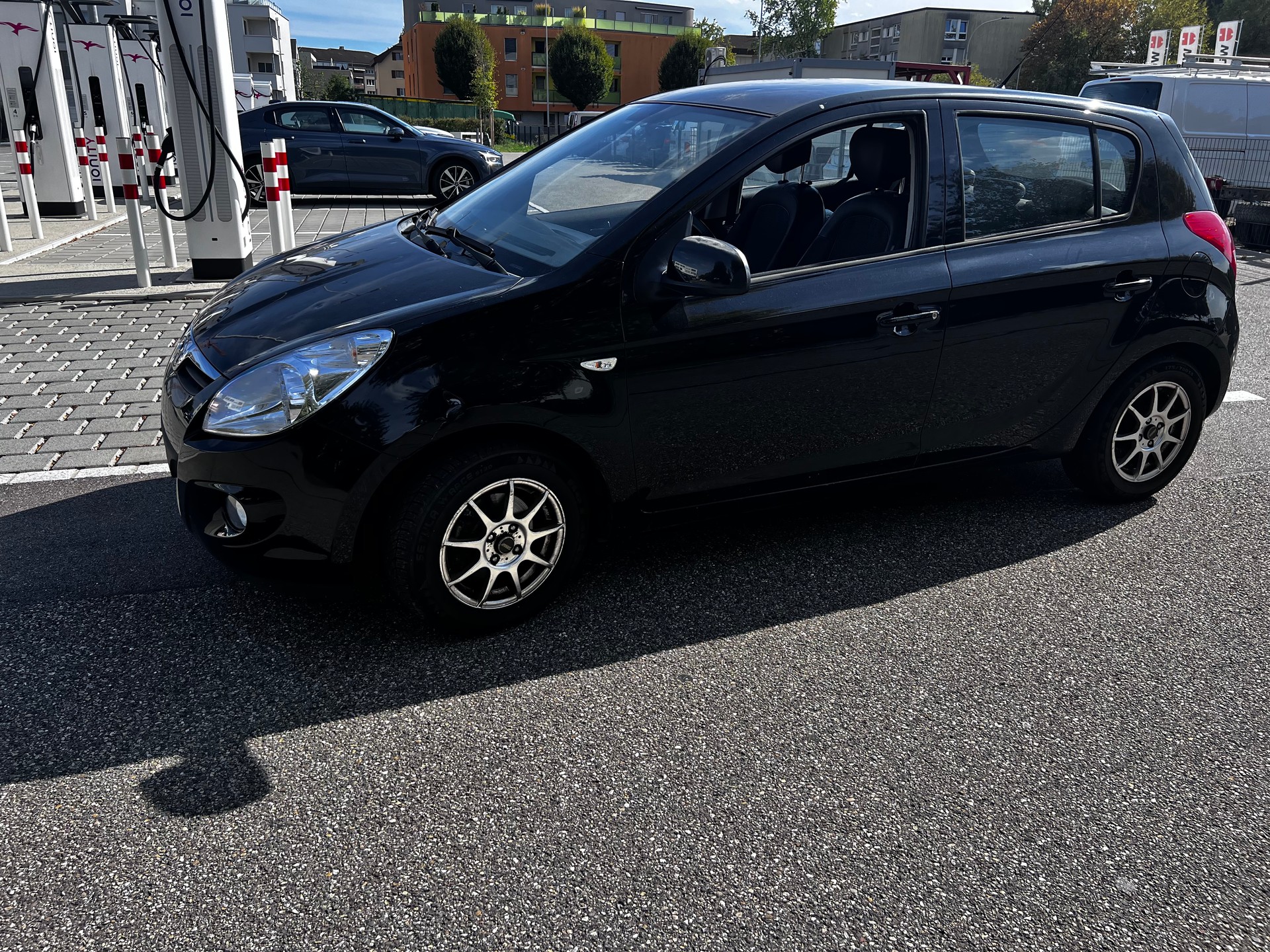 HYUNDAI i20 1.6 Premium-image-2