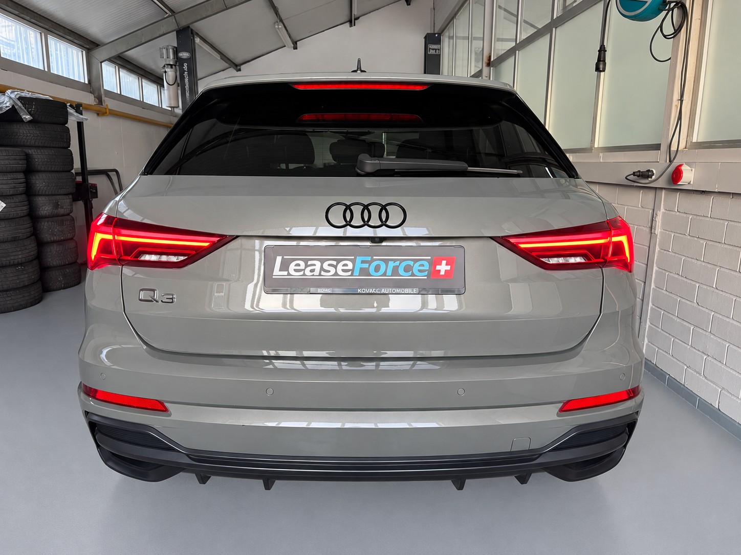 AUDI Q3 35 TFSI S line S-tronic-image-3