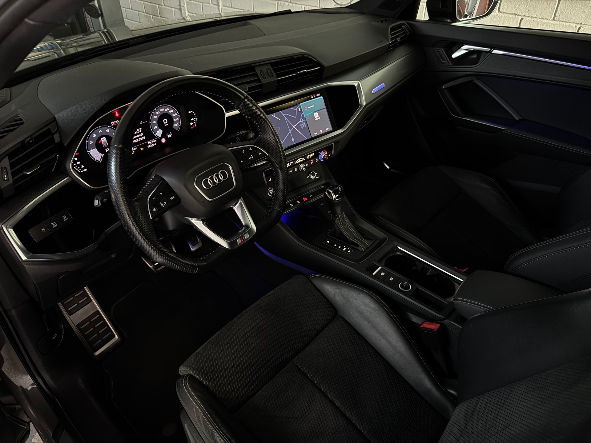 AUDI Q3 35 TFSI S line S-tronic-image-4