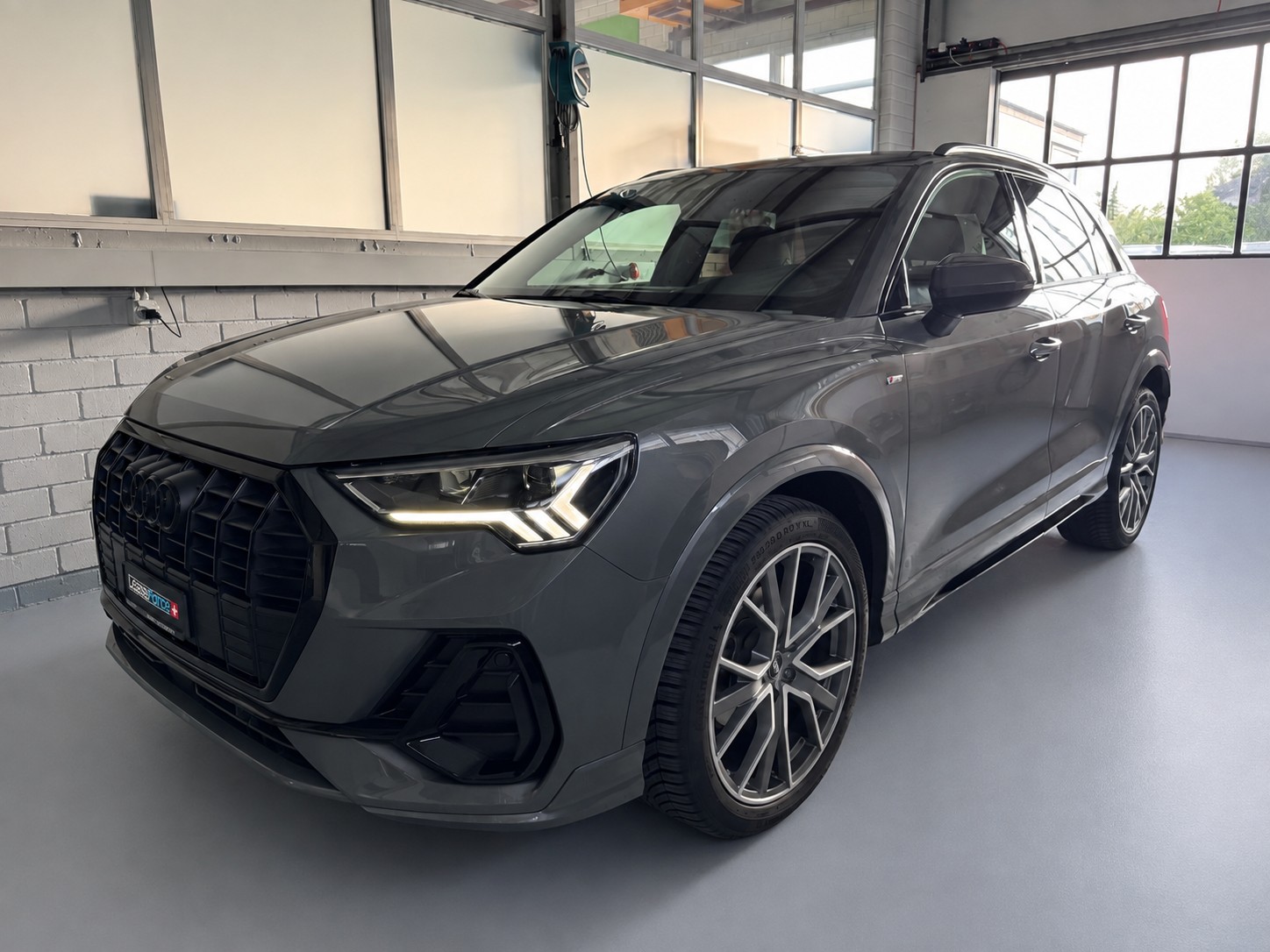 AUDI Q3 35 TFSI S line S-tronic-image-0
