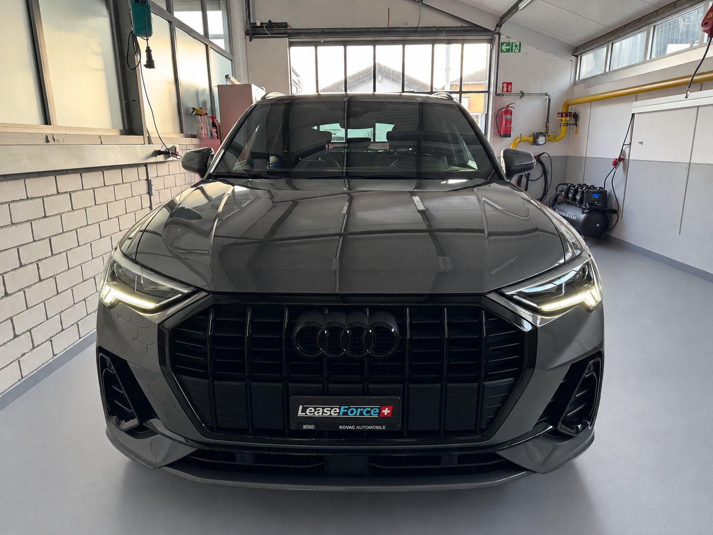 AUDI Q3 35 TFSI S line S-tronic-image-1