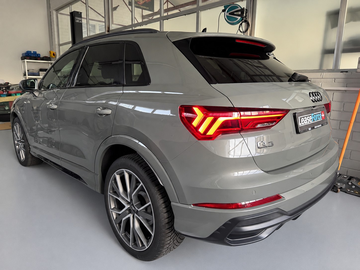 AUDI Q3 35 TFSI S line S-tronic-image-2