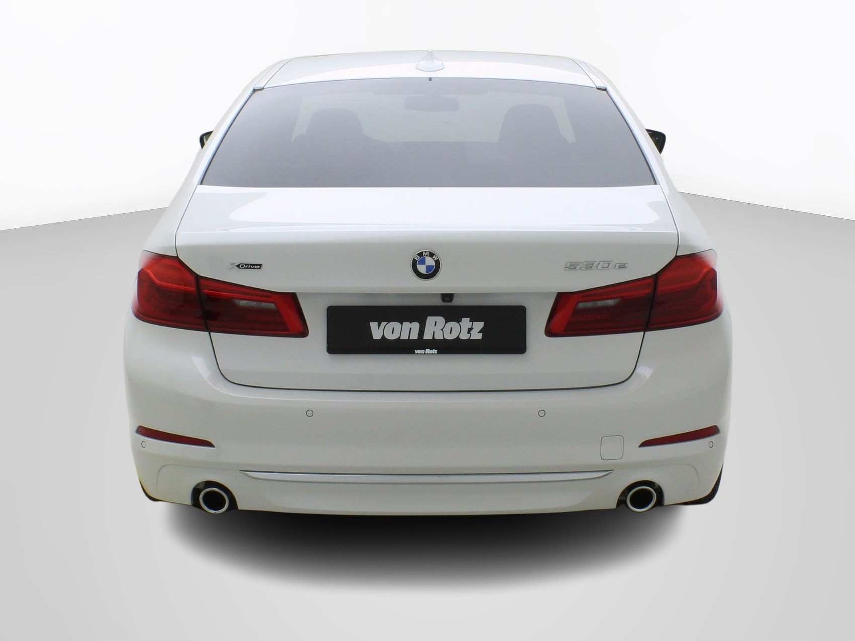 BMW 5er 530e xDrive Luxury Line-image-3