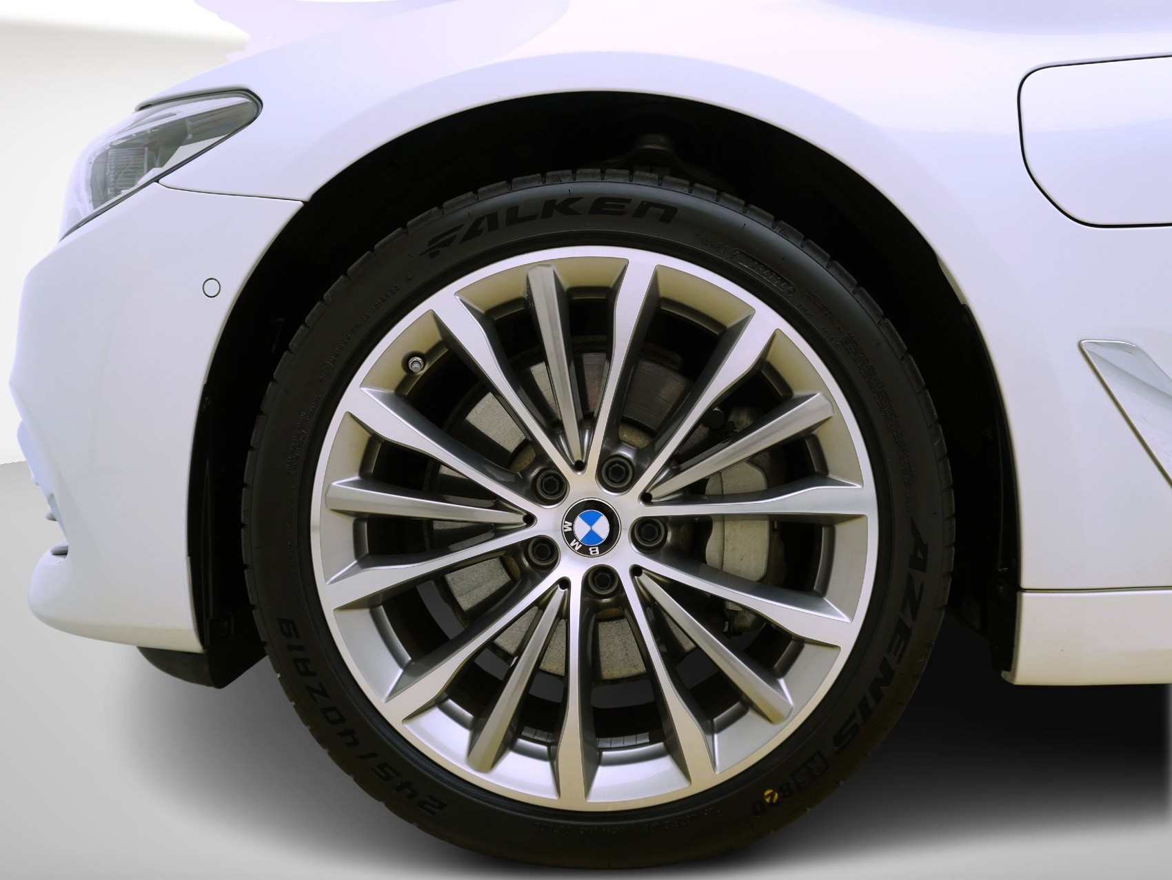 BMW 5er 530e xDrive Luxury Line-image-6