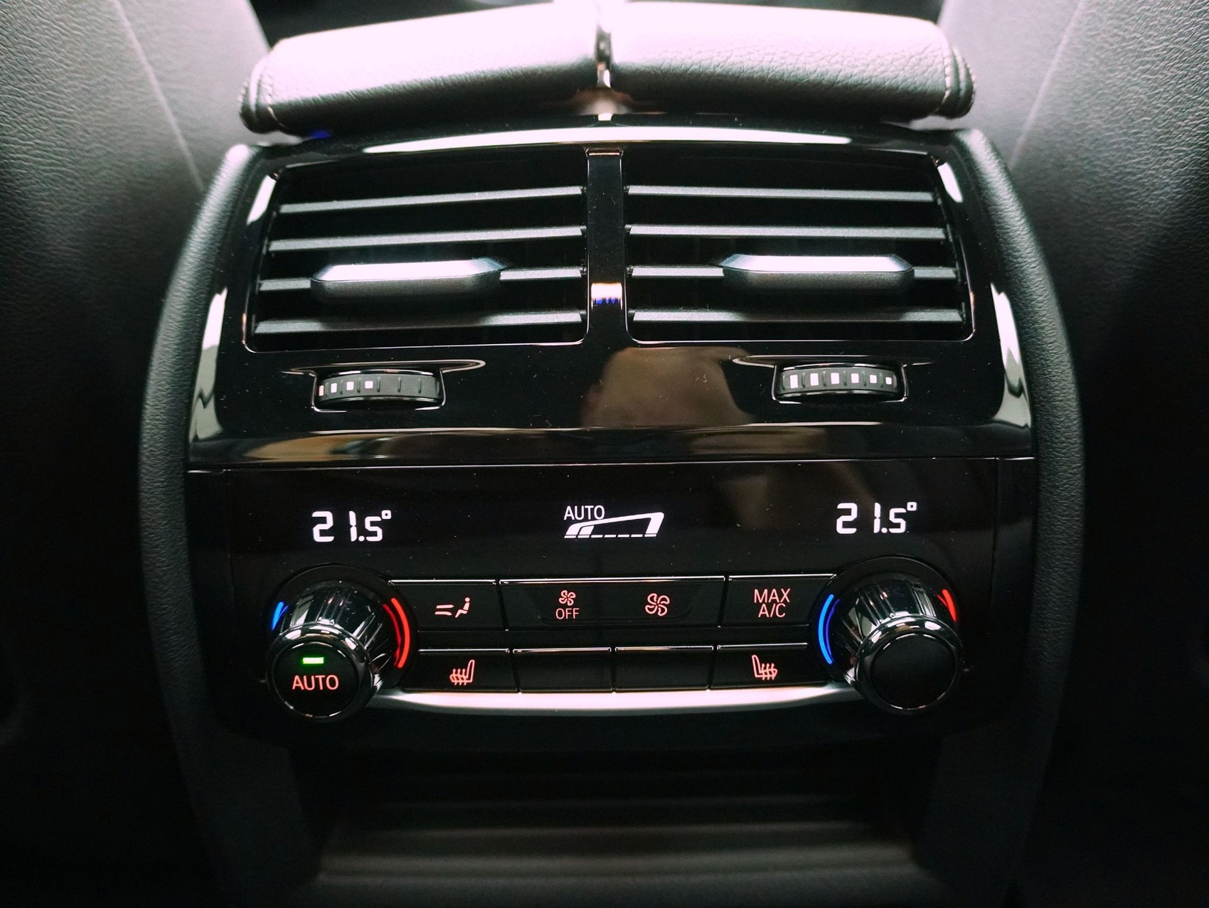 BMW 5er 530e xDrive Luxury Line-image-11