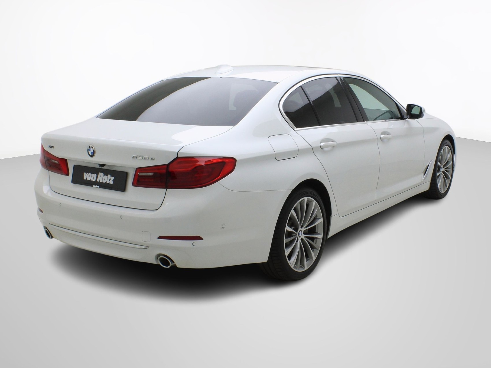 BMW 5er 530e xDrive Luxury Line-image-4