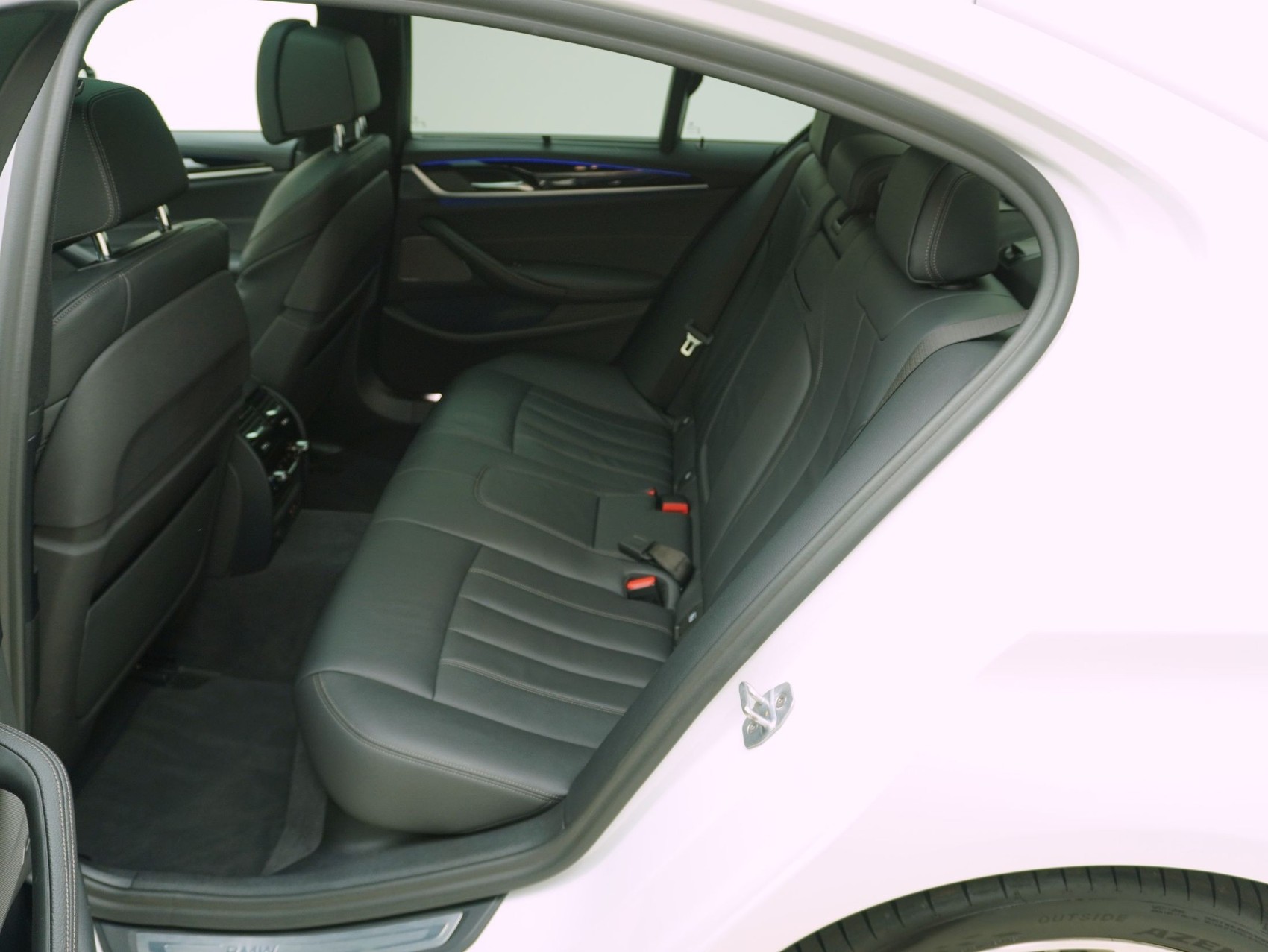 BMW 5er 530e xDrive Luxury Line-image-10