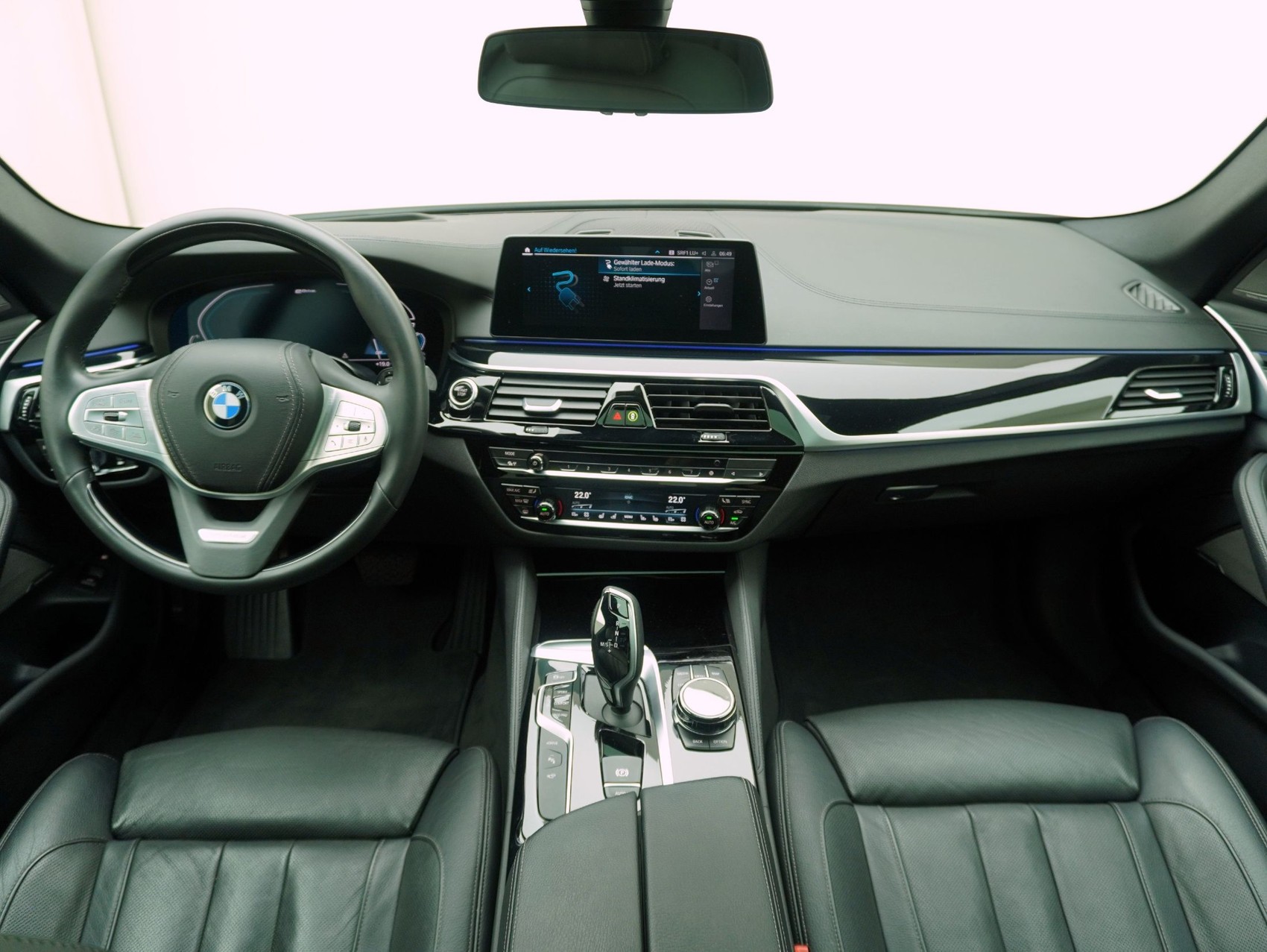 BMW 5er 530e xDrive Luxury Line-image-13