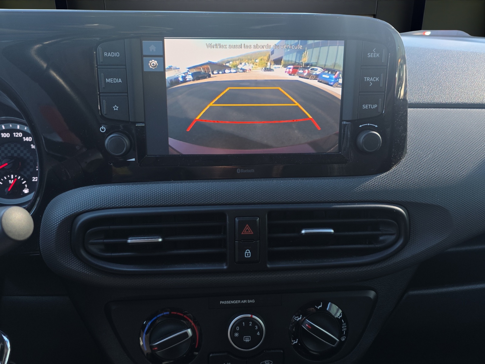 HYUNDAI i10 1.2 Amplia Automat-image-9