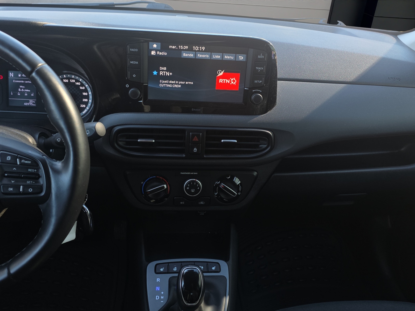 HYUNDAI i10 1.2 Amplia Automat-image-8
