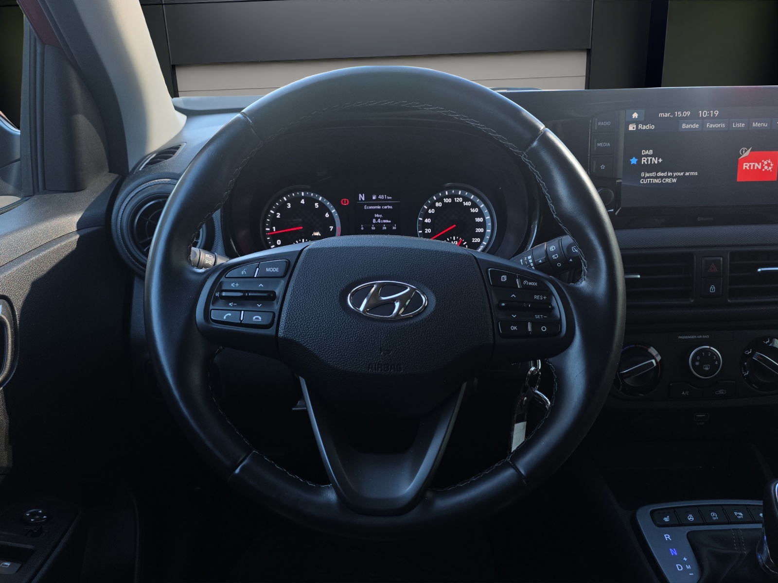 HYUNDAI i10 1.2 Amplia Automat-image-6