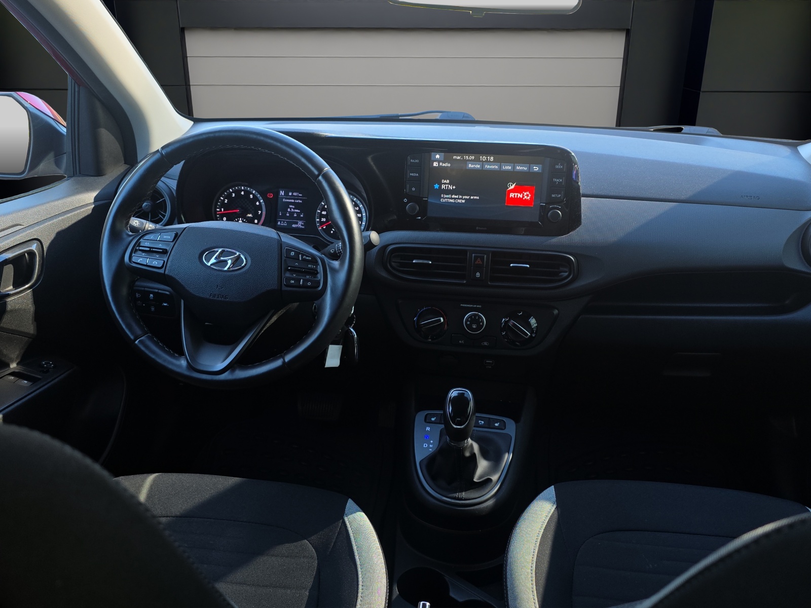 HYUNDAI i10 1.2 Amplia Automat-image-5