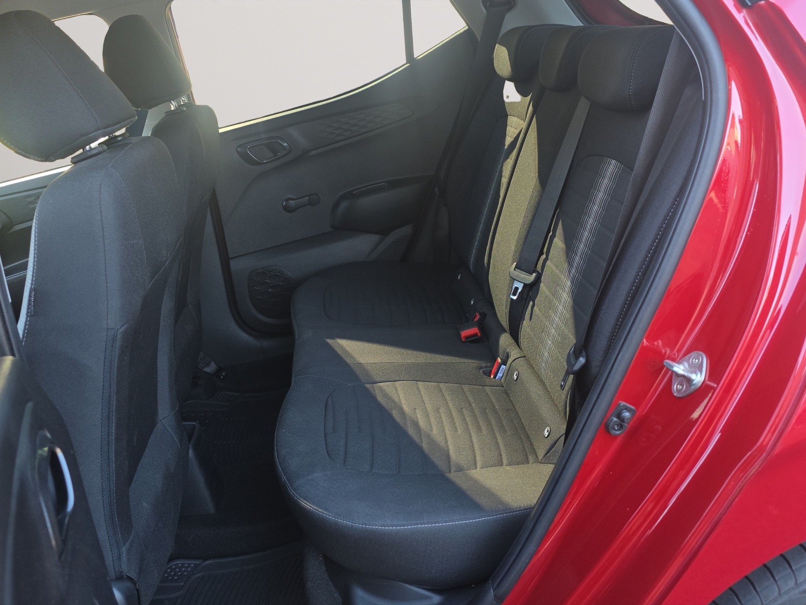 HYUNDAI i10 1.2 Amplia Automat-image-11