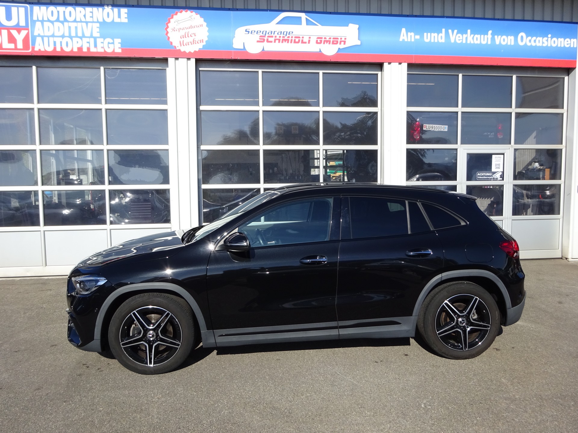 MERCEDES-BENZ GLA 200 AMG Line 7G-DCT-image-5