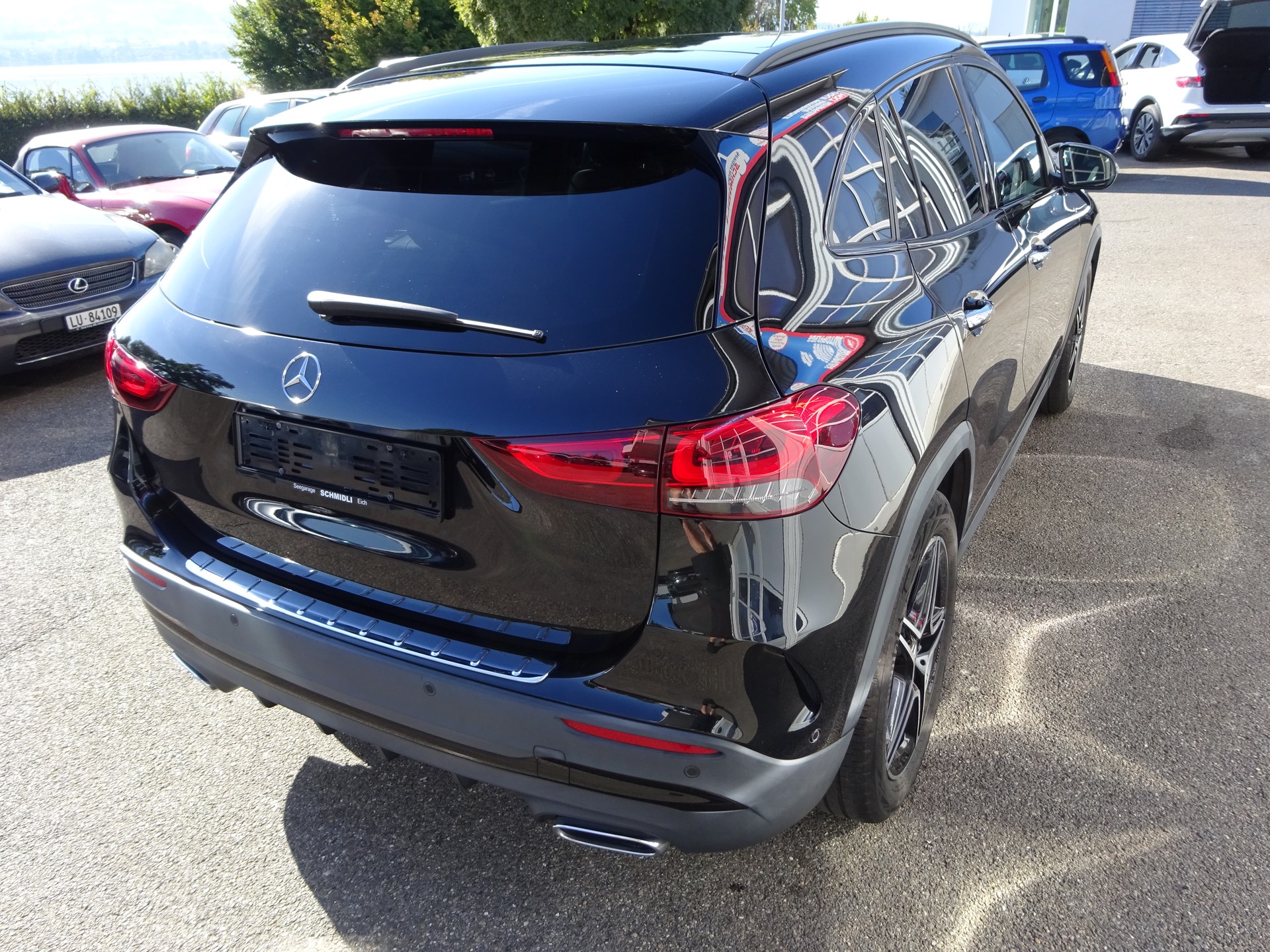 MERCEDES-BENZ GLA 200 AMG Line 7G-DCT-image-2