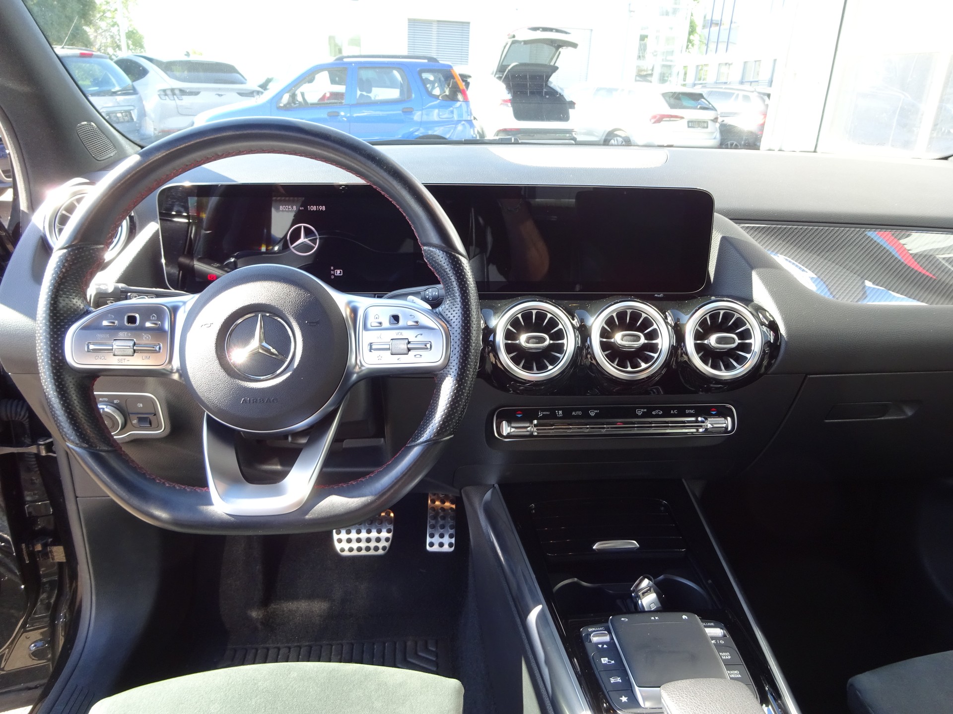 MERCEDES-BENZ GLA 200 AMG Line 7G-DCT-image-8