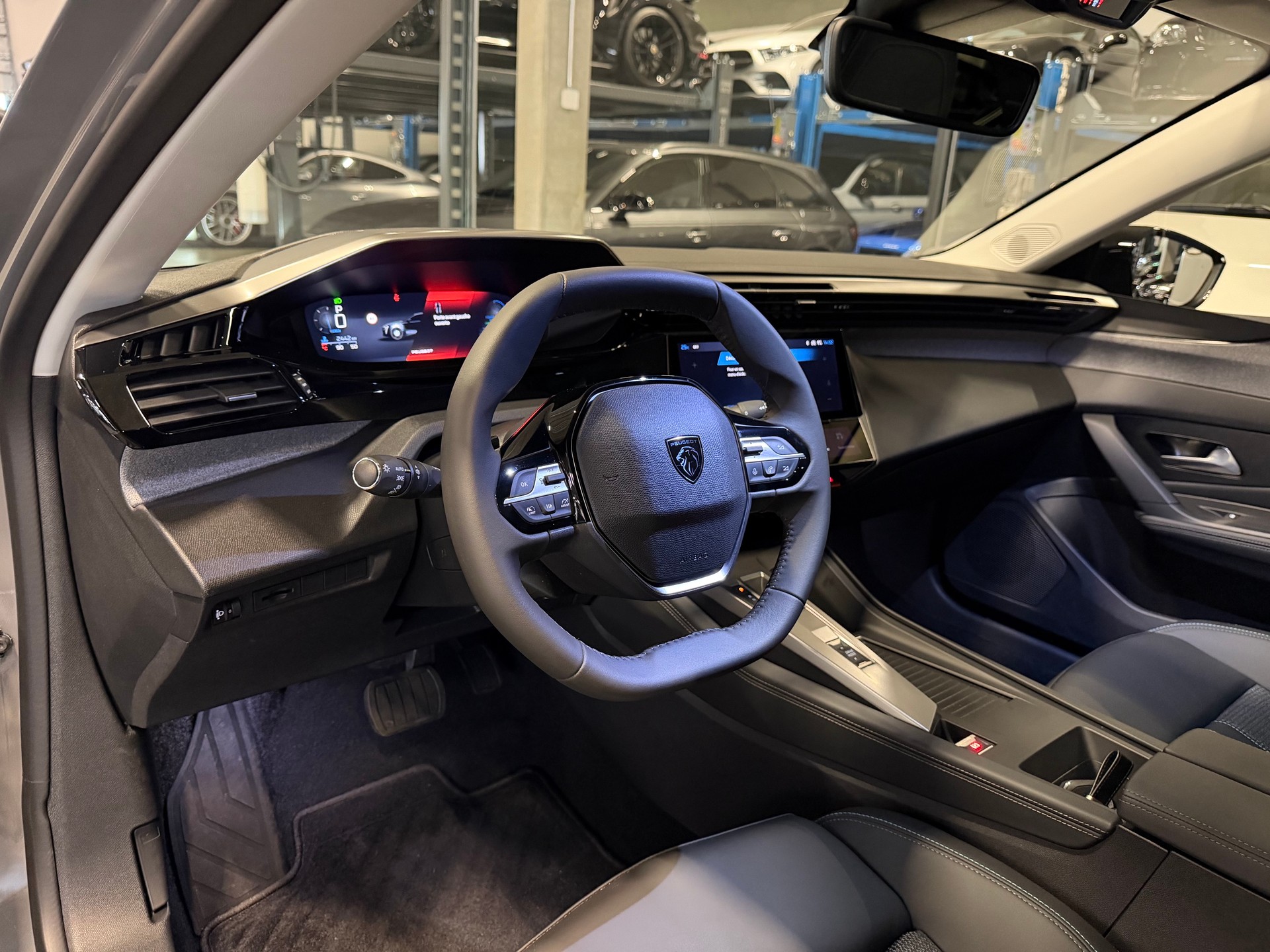 PEUGEOT 308 1.2 Hybrid 136 Allure-image-6