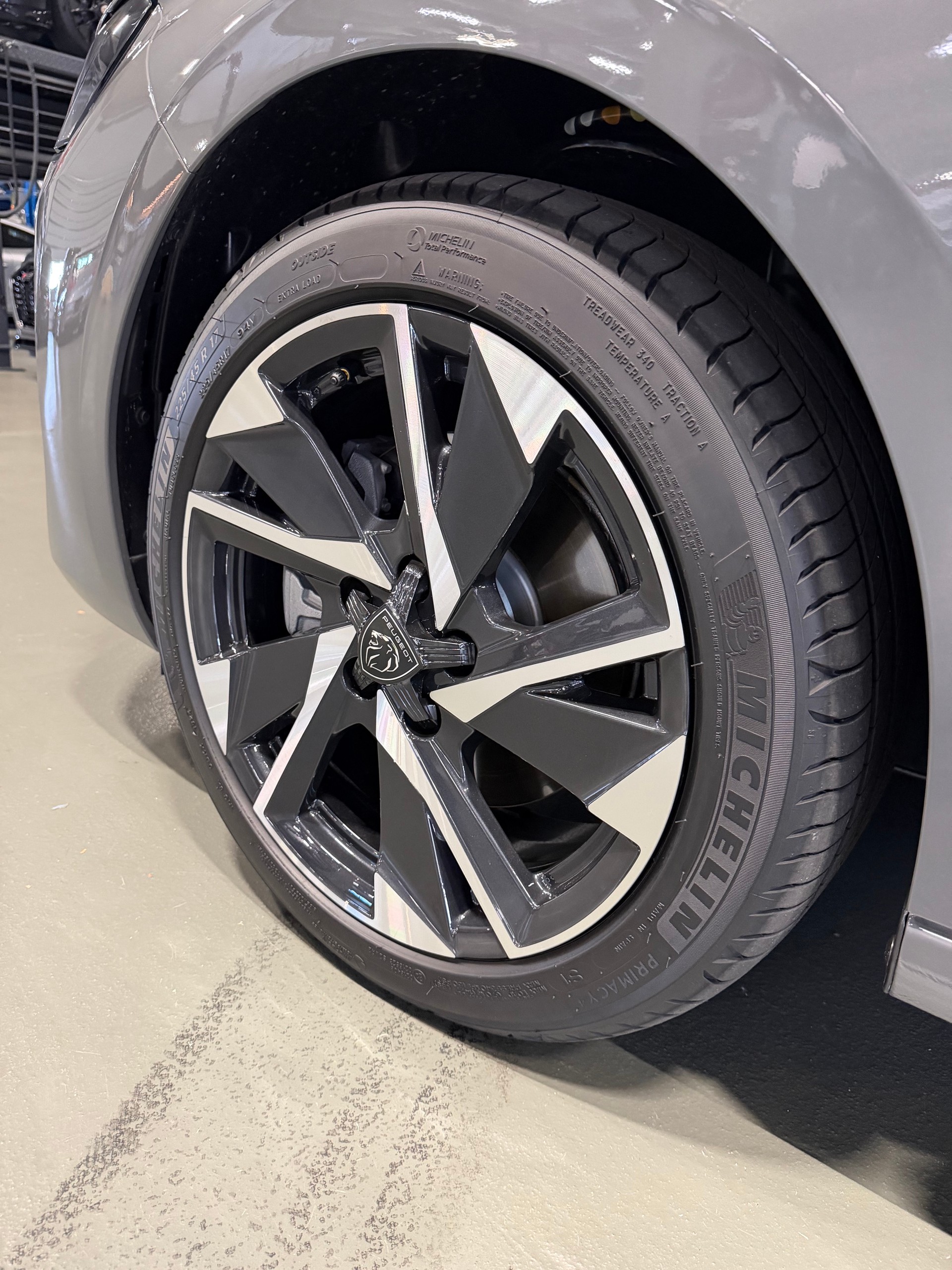 PEUGEOT 308 1.2 Hybrid 136 Allure-image-5