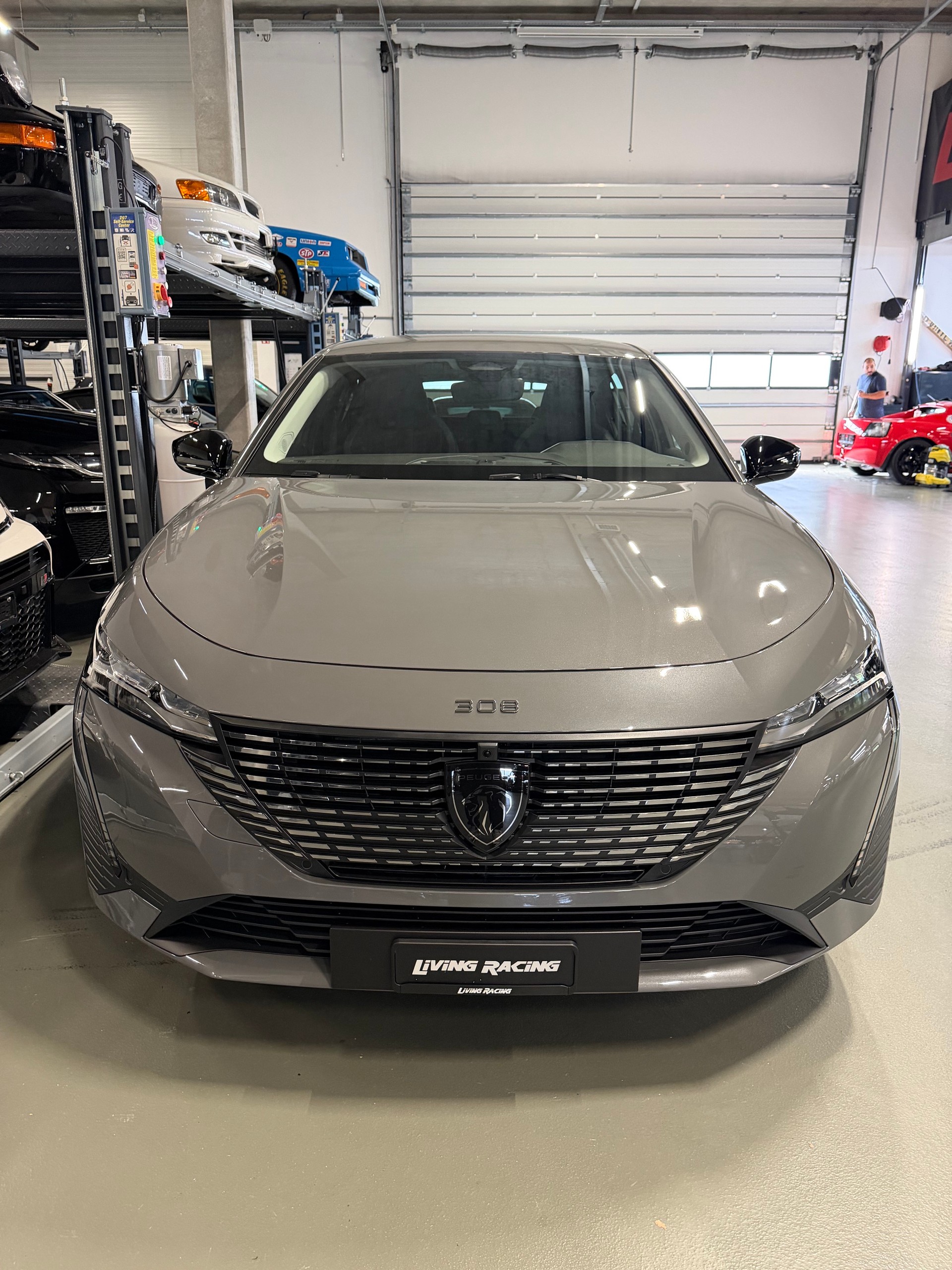 PEUGEOT 308 1.2 Hybrid 136 Allure-image-4