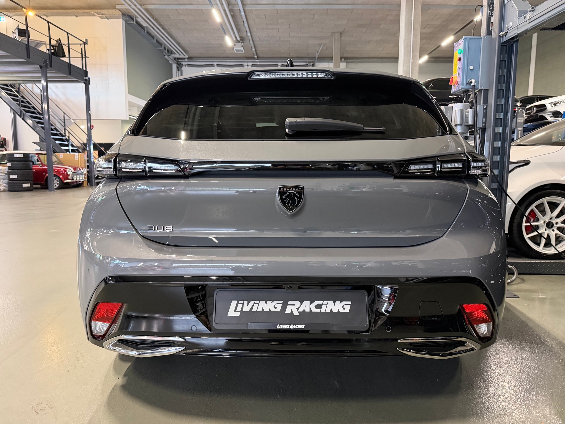 PEUGEOT 308 1.2 Hybrid 136 Allure-image-3