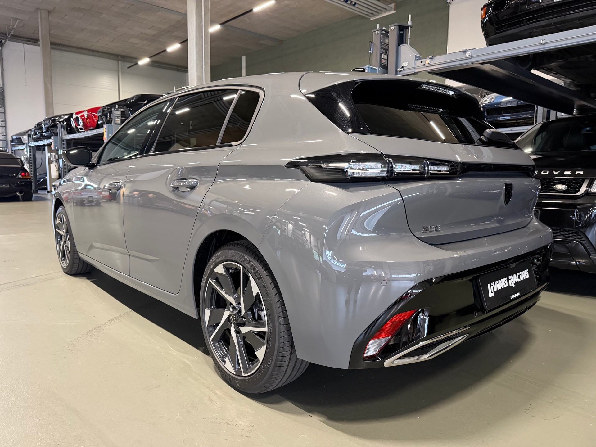 PEUGEOT 308 1.2 Hybrid 136 Allure-image-2