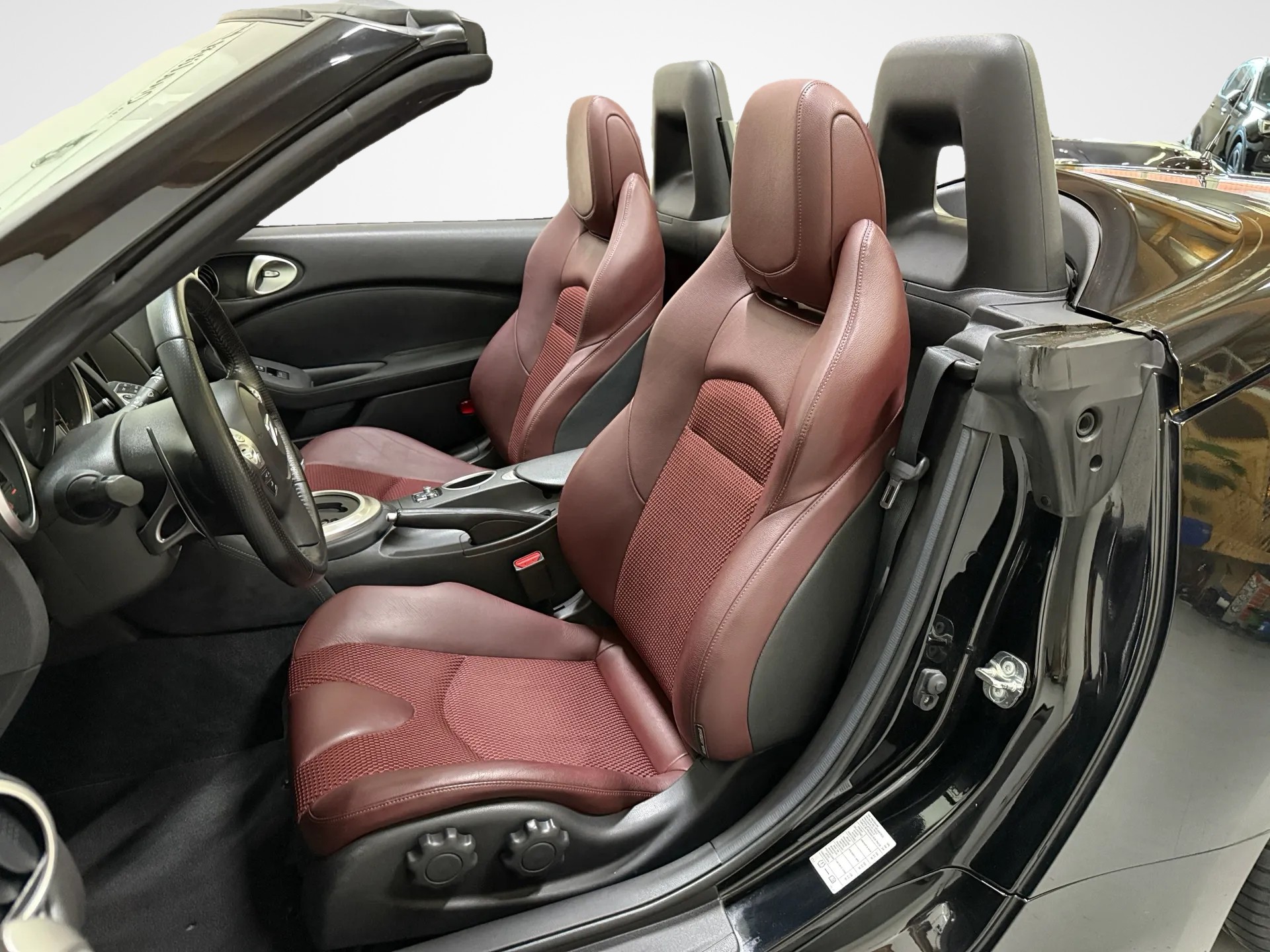 NISSAN 370 Z Roadster Pack Automatic-image-13